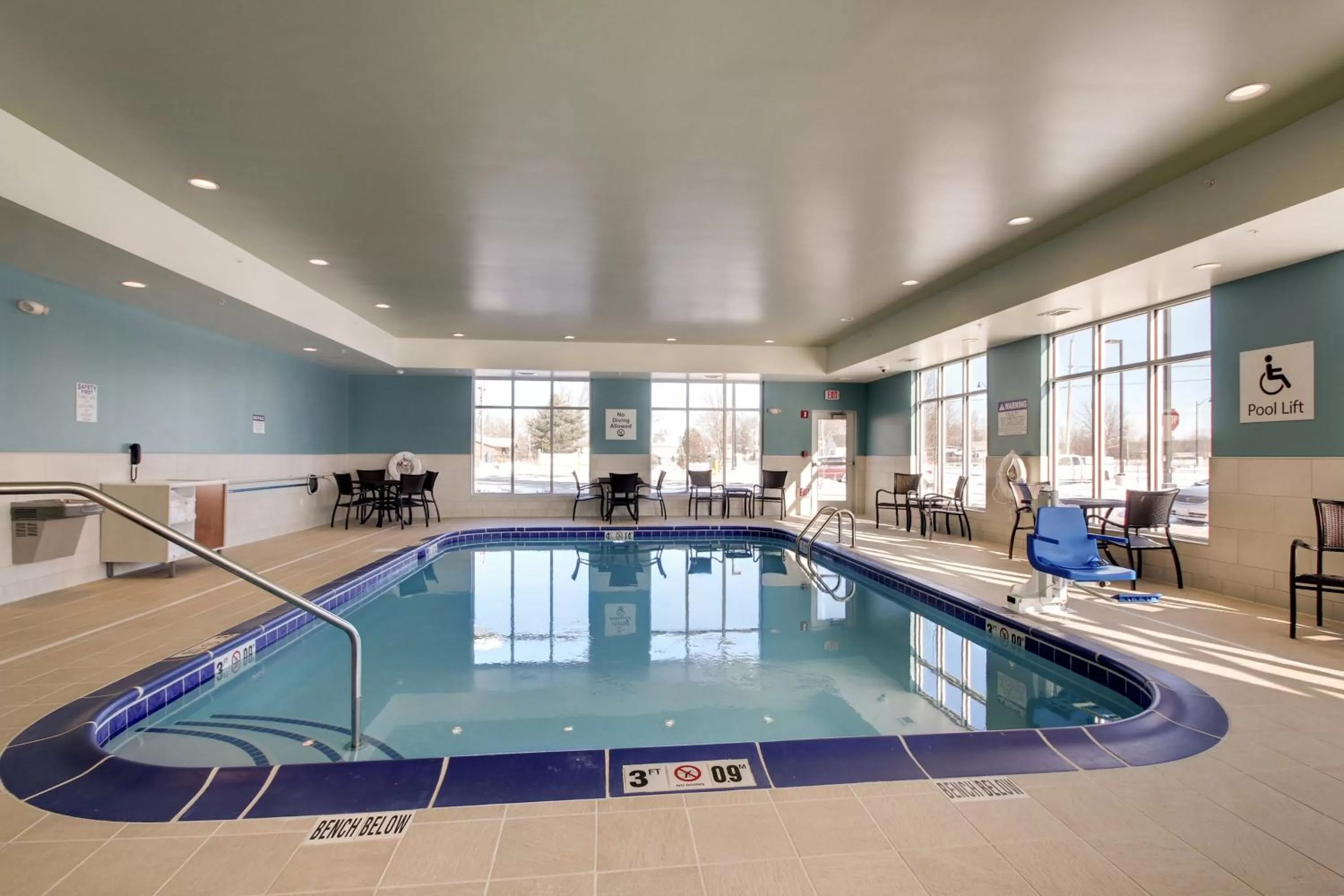 Swimming pool in Holiday Inn Express & Suites Galesburg by IHG