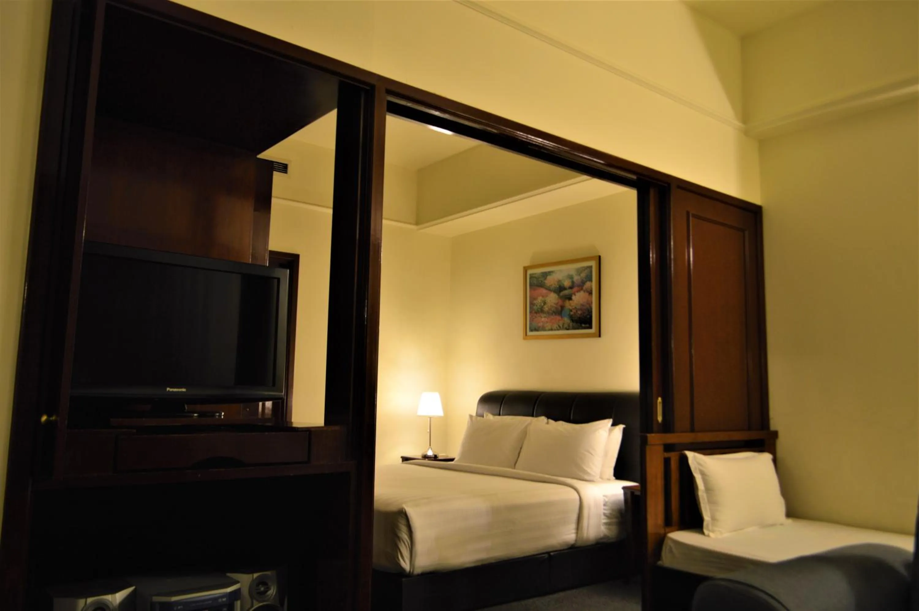 Communal lounge/ TV room, Bed in Serviced Apartments at Times Square Kuala Lumpur by Robinsons