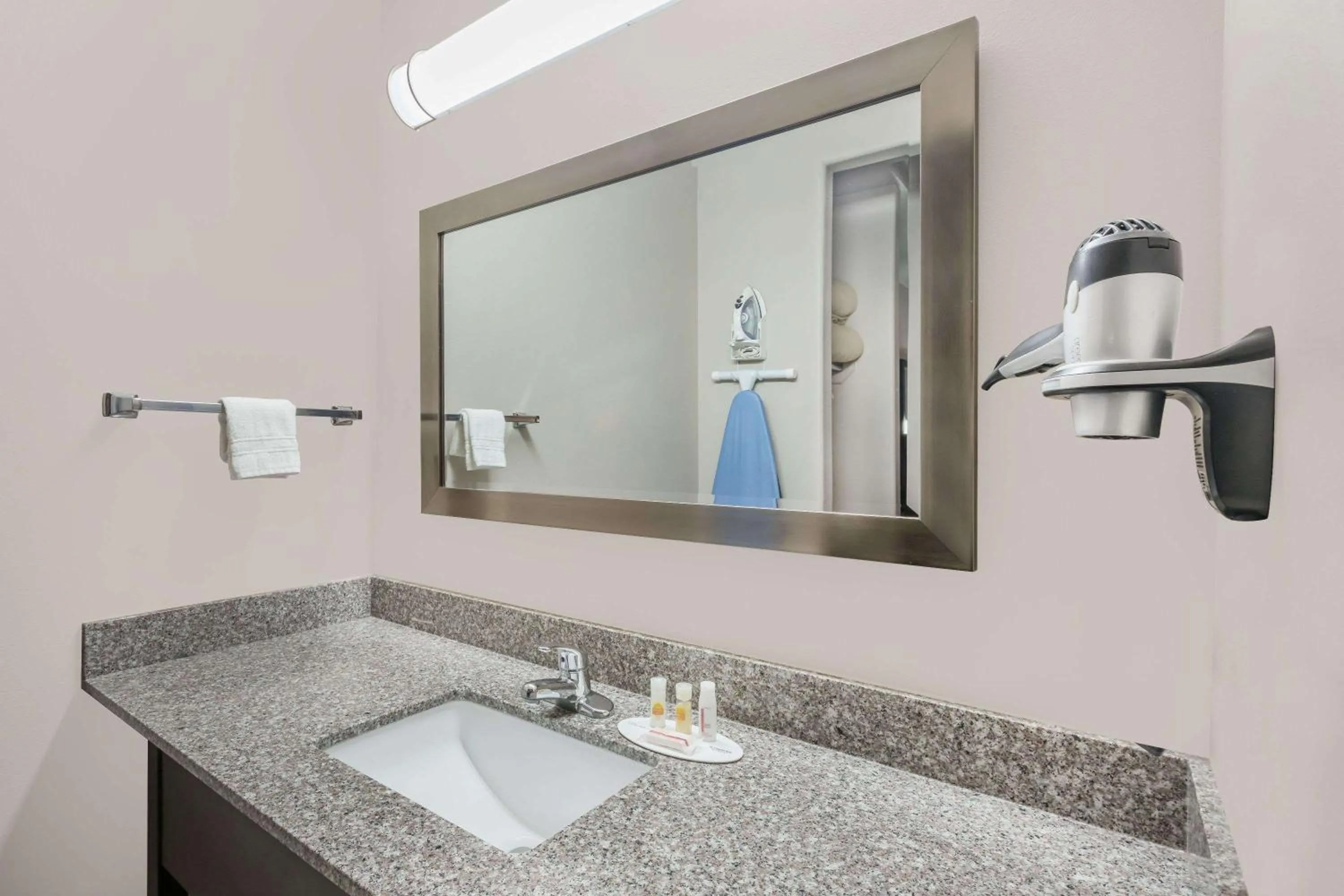 Bathroom in Days Inn by Wyndham Dilley