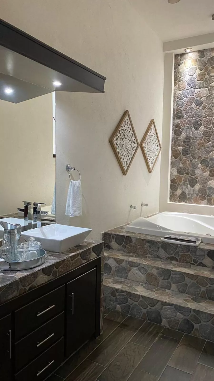 Bathroom, Bed in Suites Campestres Montebello