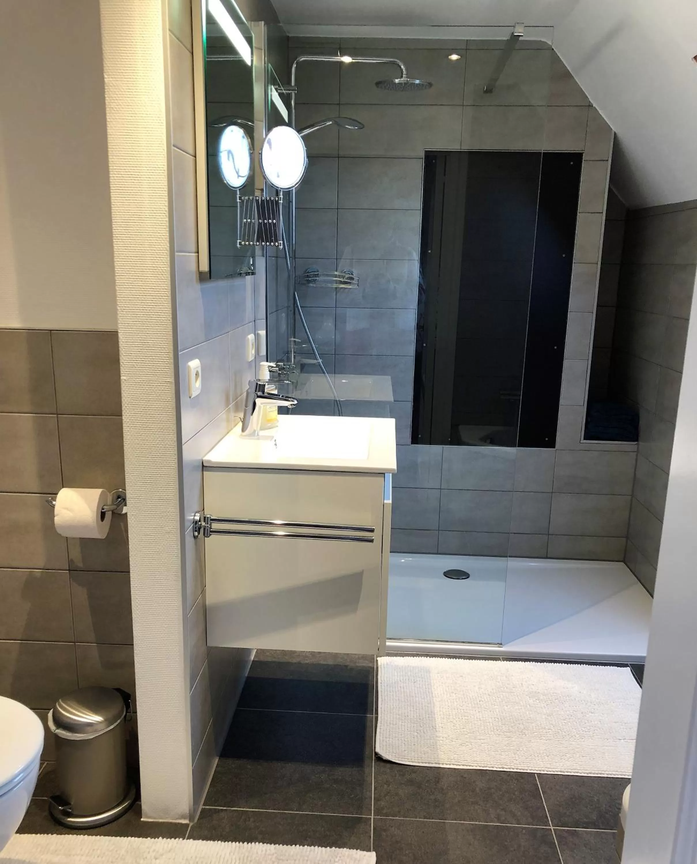 Shower, Bathroom in B&B Coupure