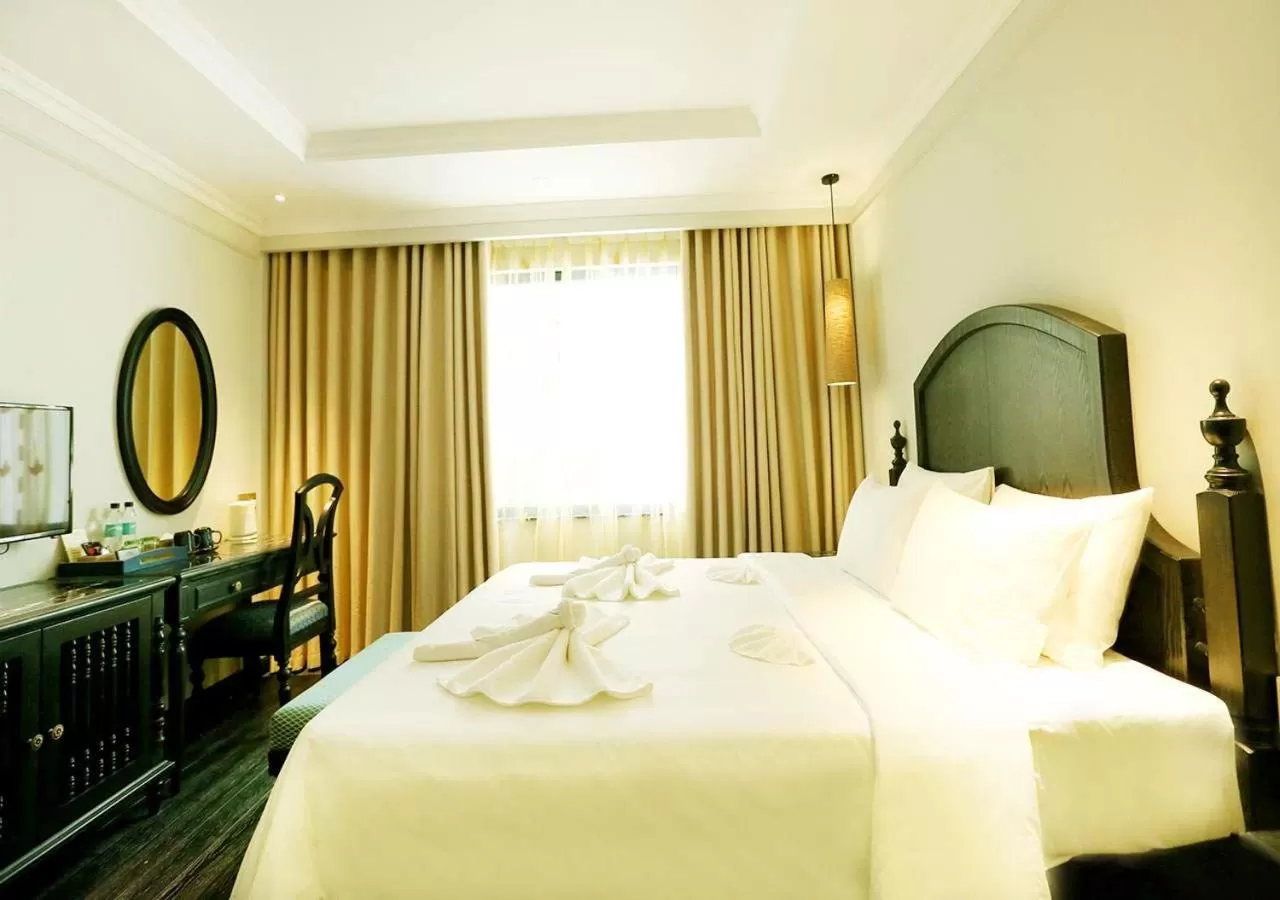 Photo of the whole room, Bed in Hanoi Emerald Waters Hotel Valley