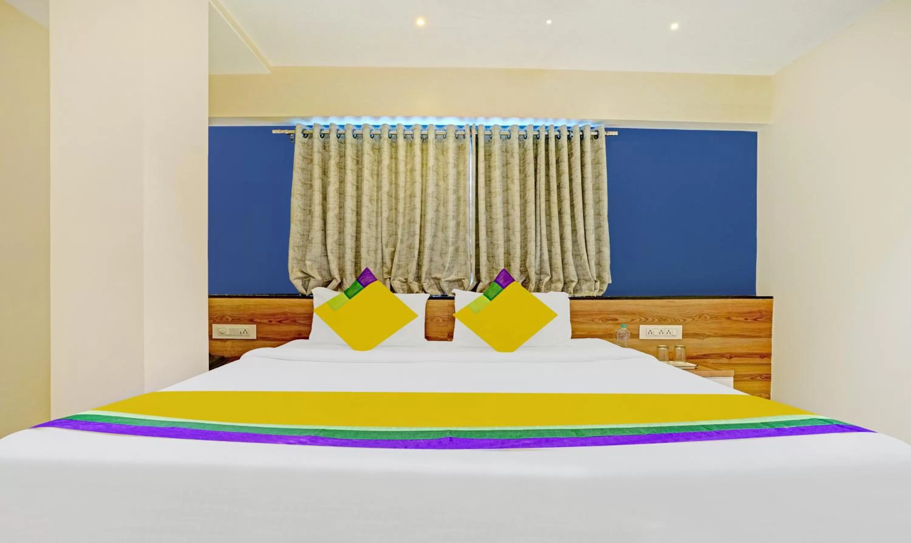 Bedroom, Bed in Itsy By Treebo - Radhika Ex