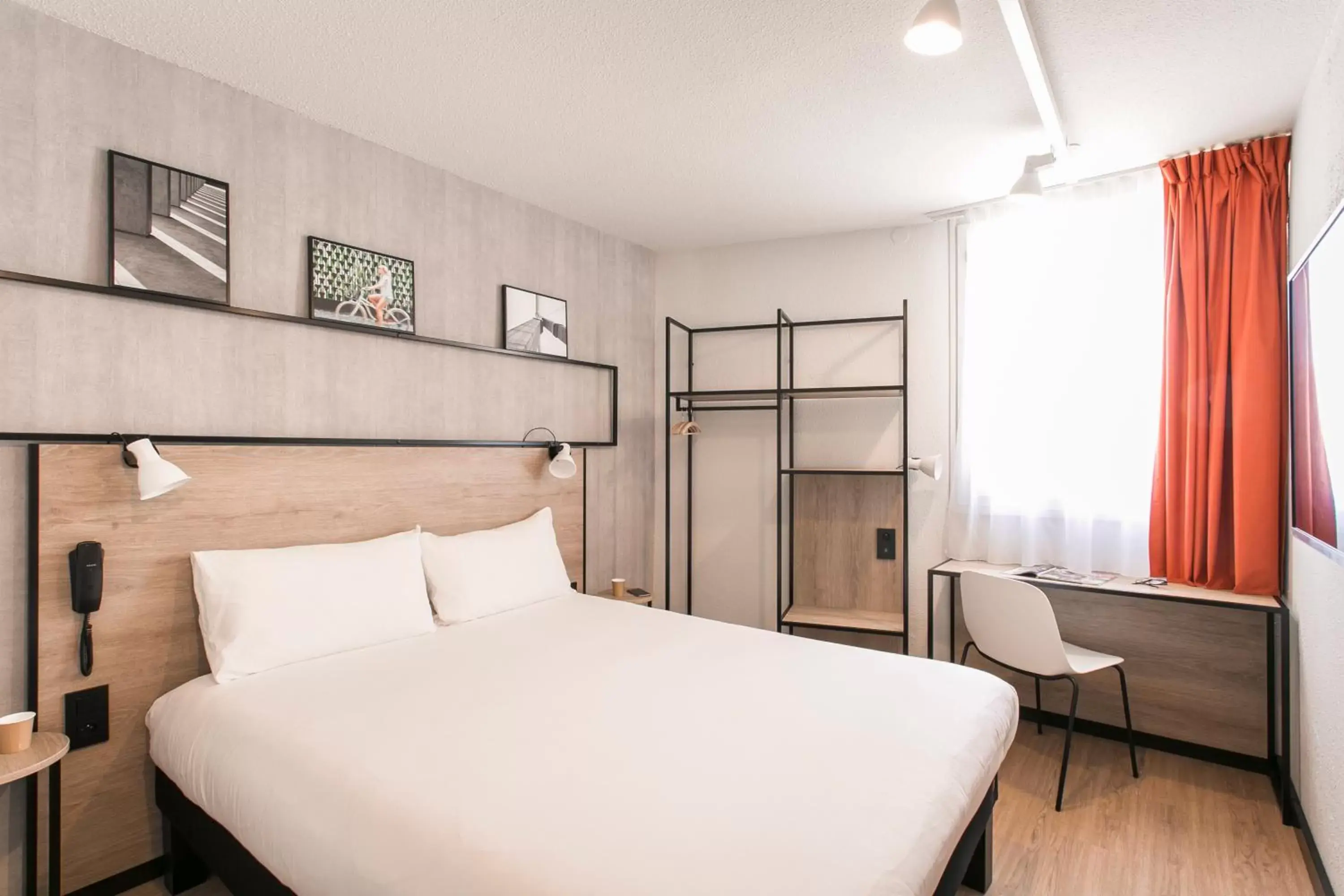 Standard Double Room in ibis Avignon Sud Standard Double Room in ibis Avignon Sud