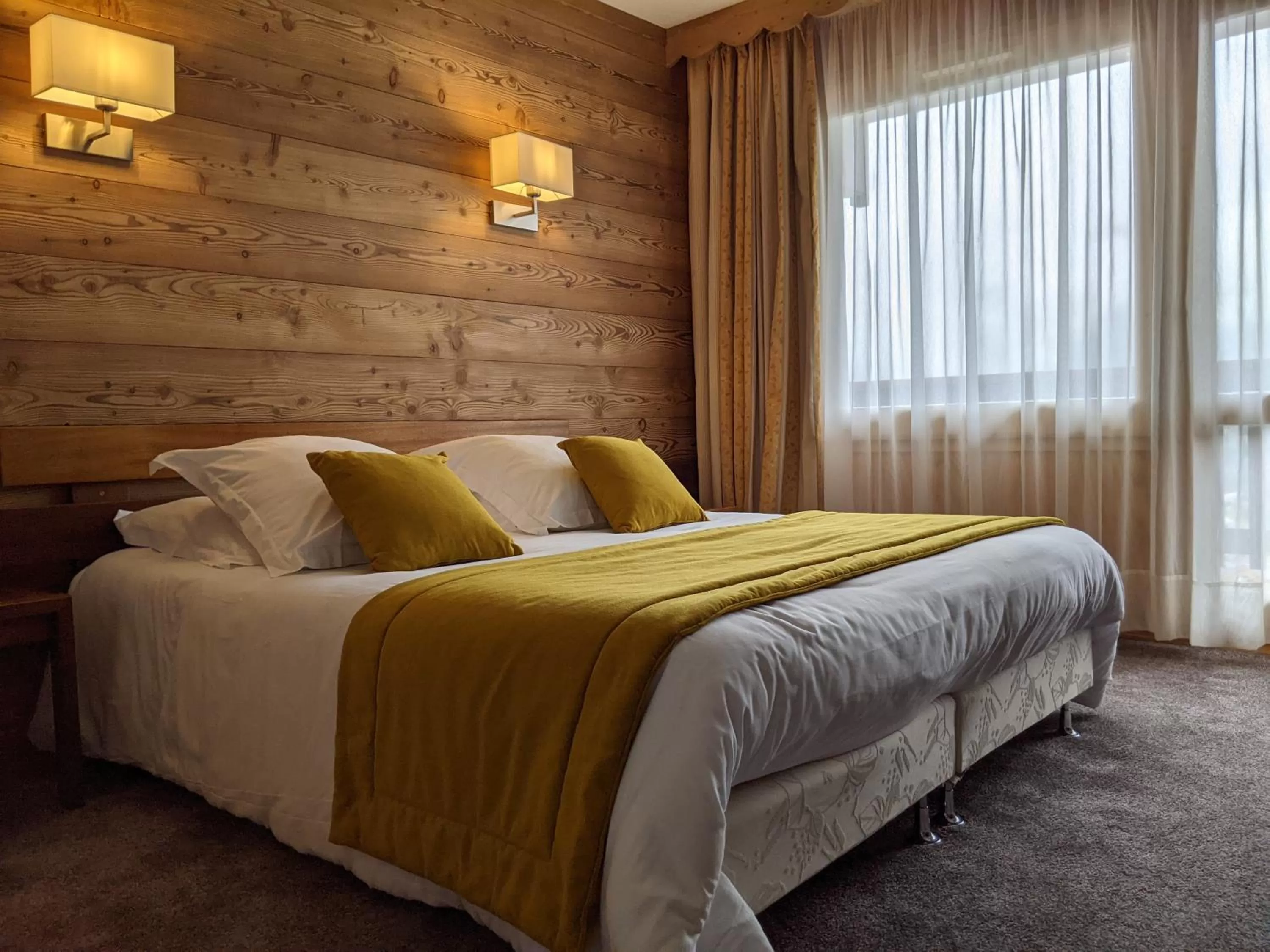 Deluxe Quadruple Room in Hotel Les Arolles