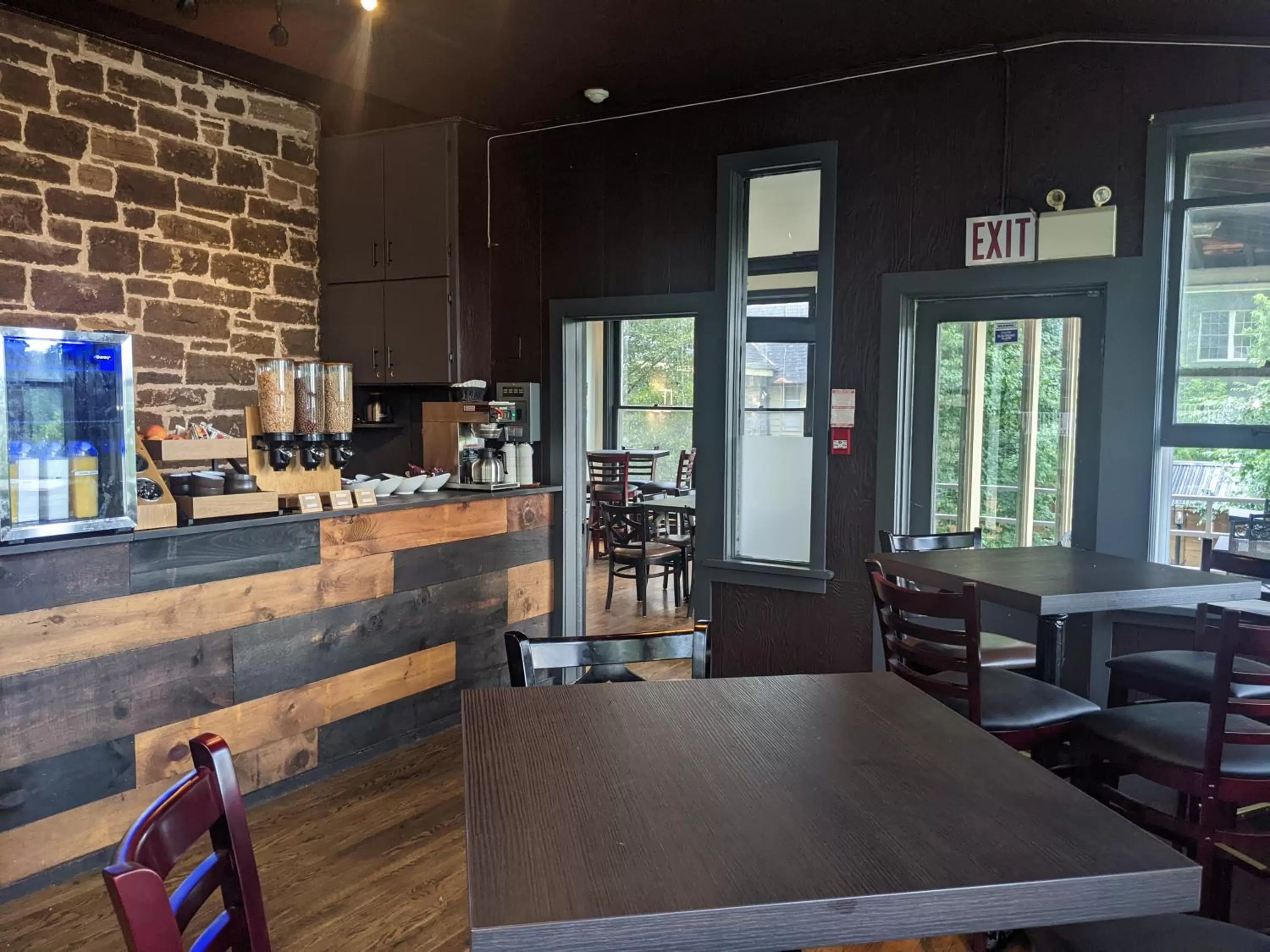 Lounge or bar in Inn at the Falls