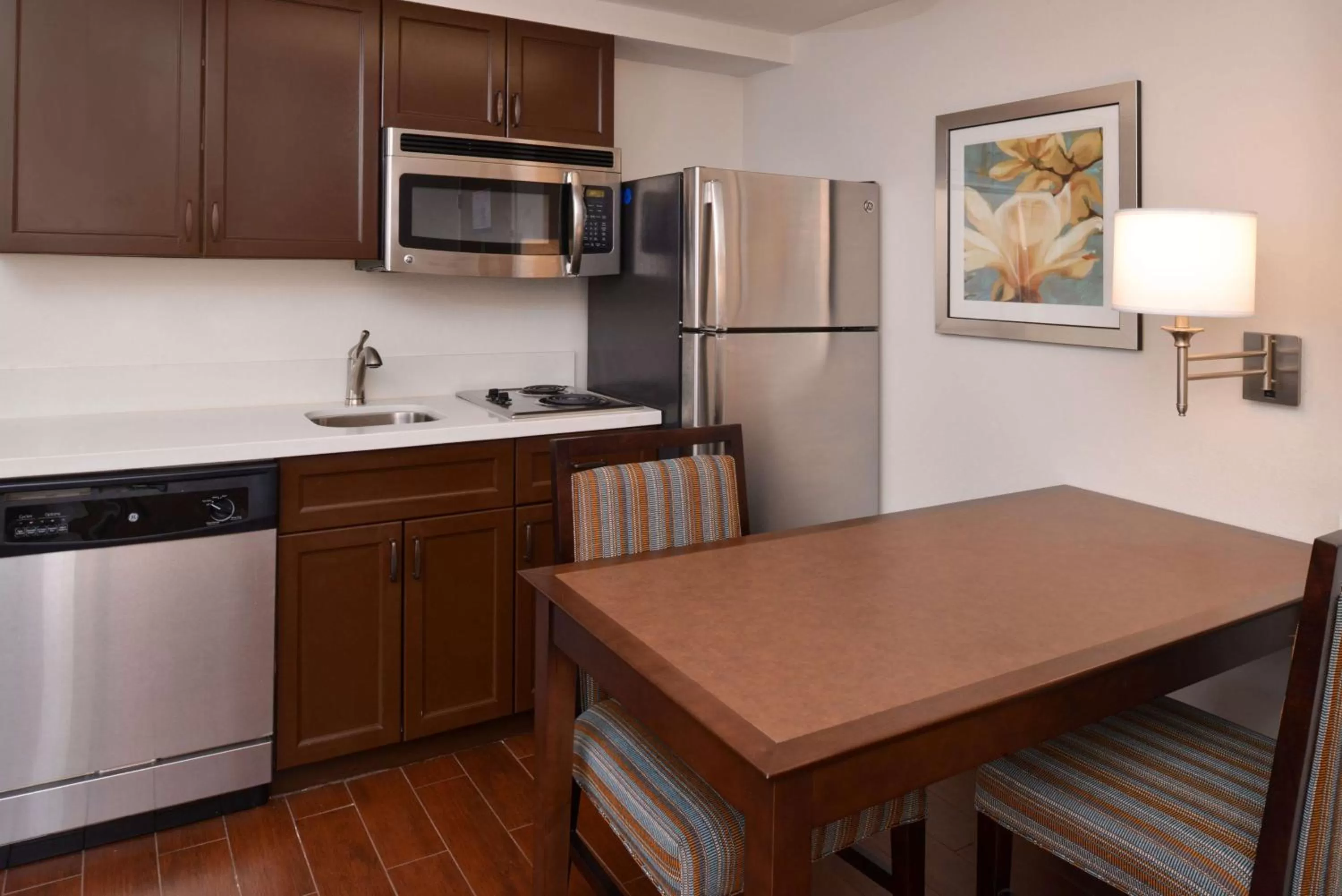 Kitchen or kitchenette in Hampton Inn & Suites Pueblo-Southgate