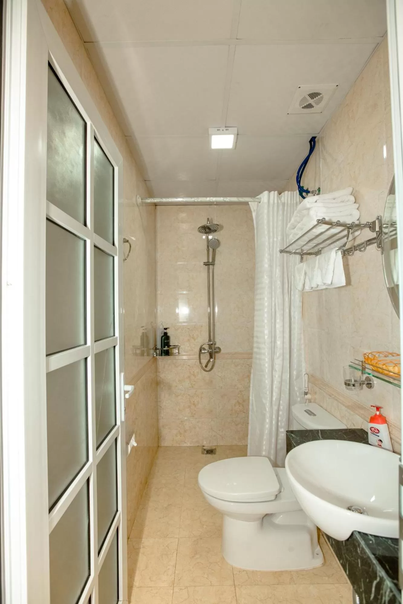 Bathroom in HaLong Starlight Inn & Travel