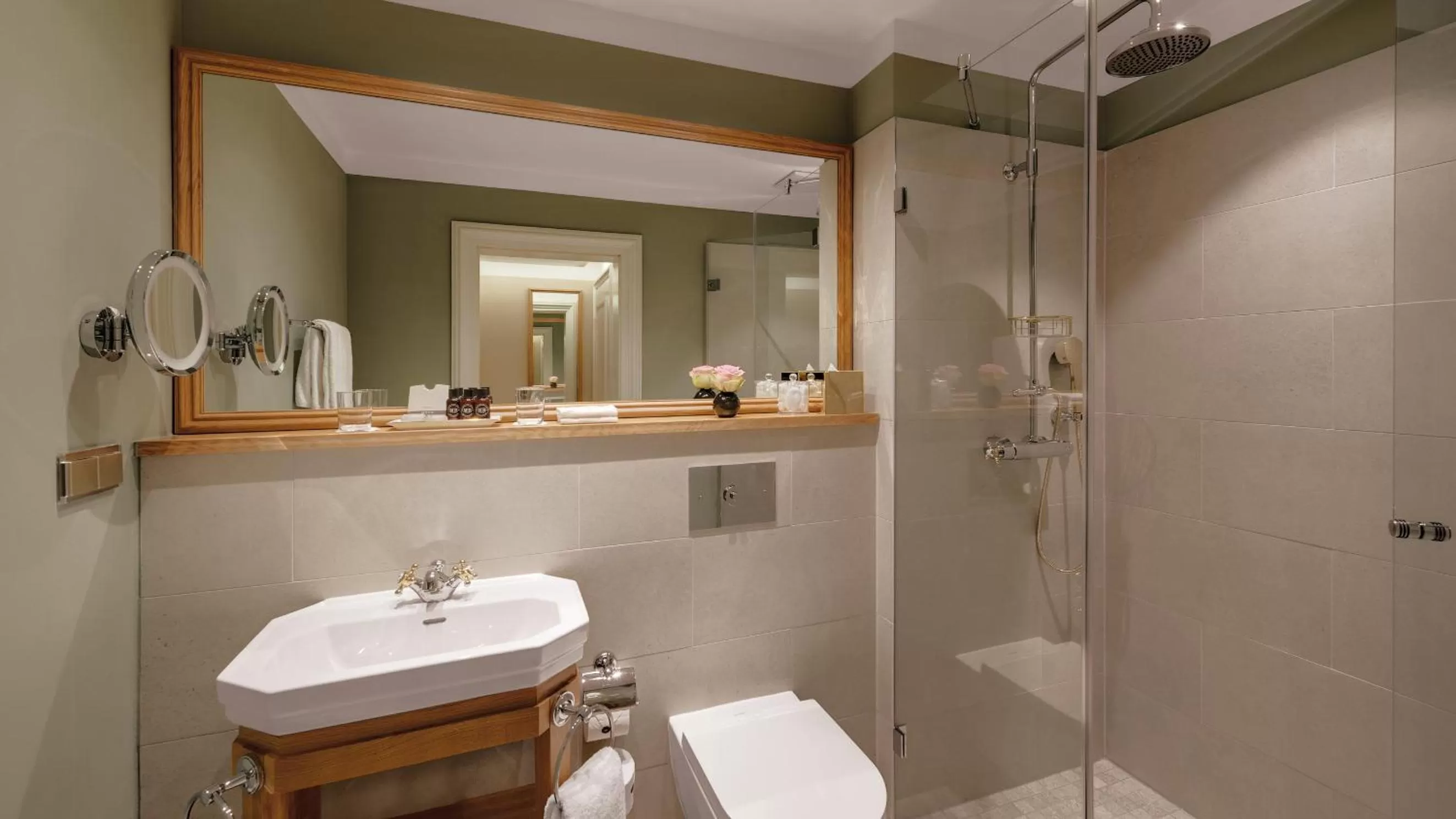 Decorative detail in Excelsior by Geisel