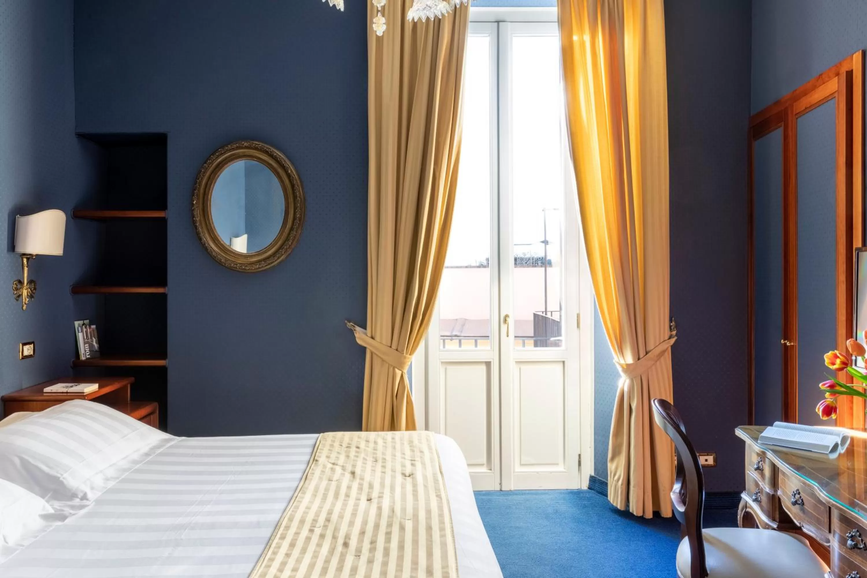 Balcony/Terrace, Bed in Hotel Scalinata Di Spagna