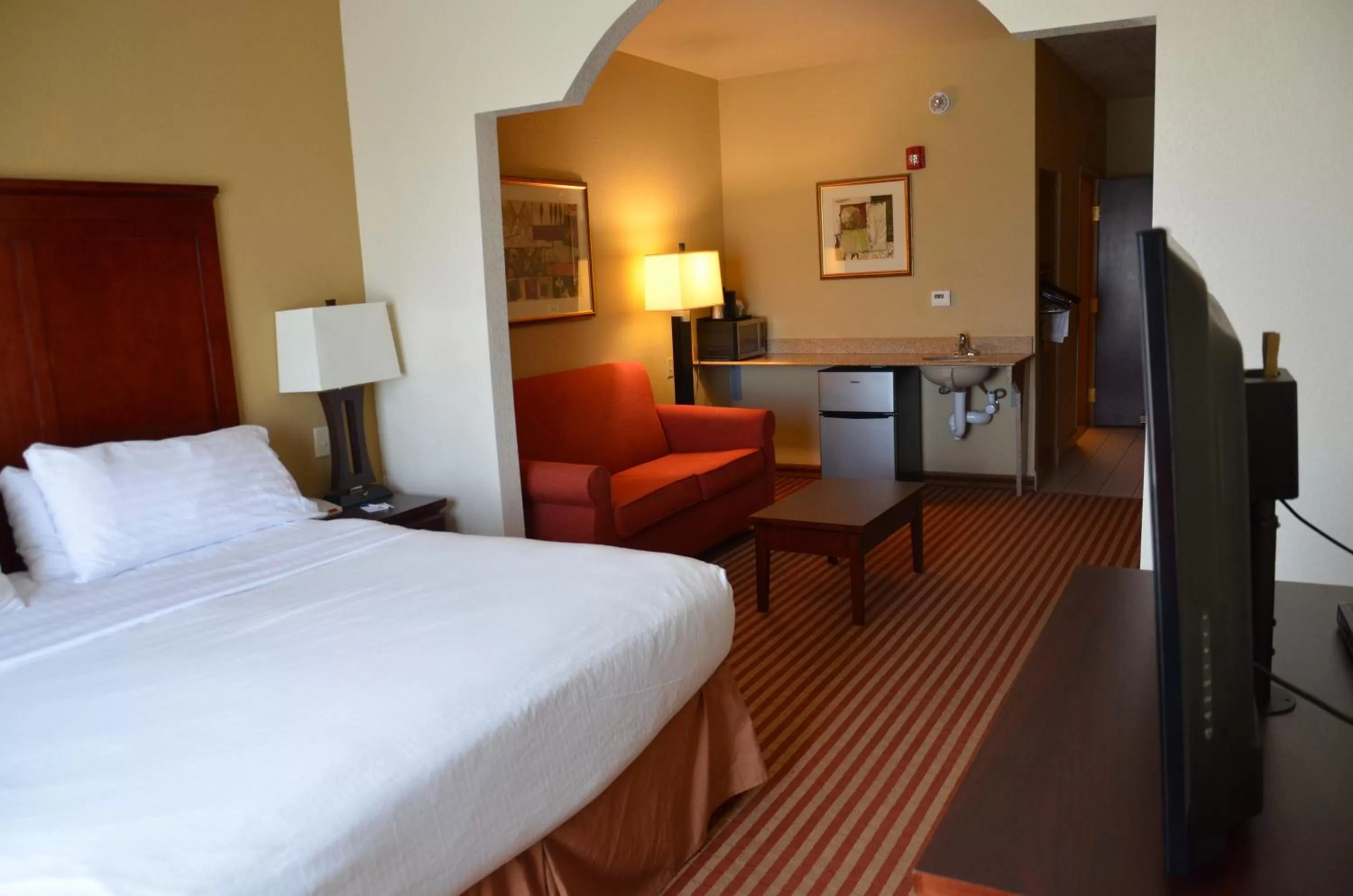 Bedroom, Bed in Holiday Inn Express Hotel & Suites Amarillo South by IHG