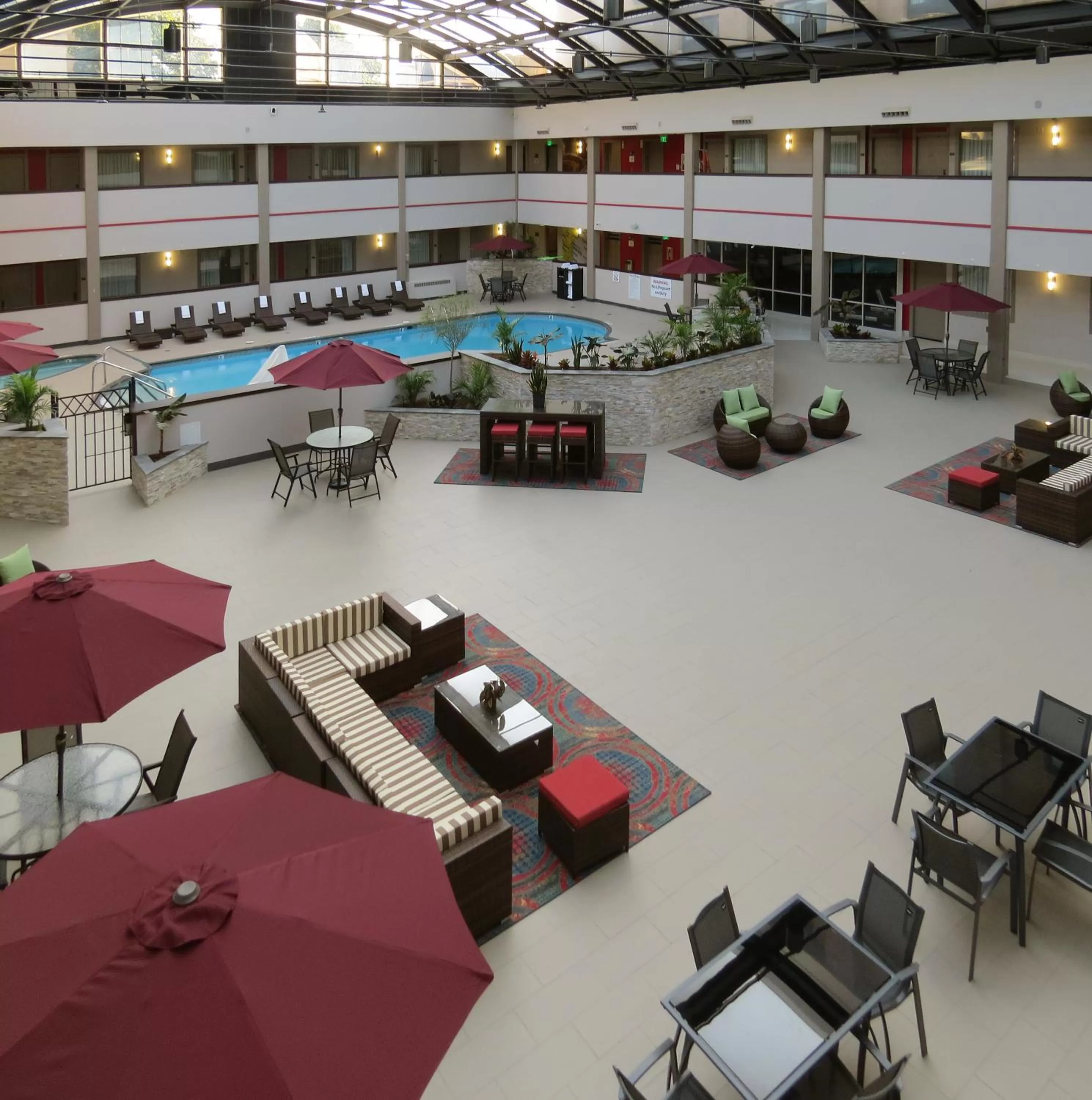 Swimming pool in Holiday Inn Brookfield - Milwaukee by IHG