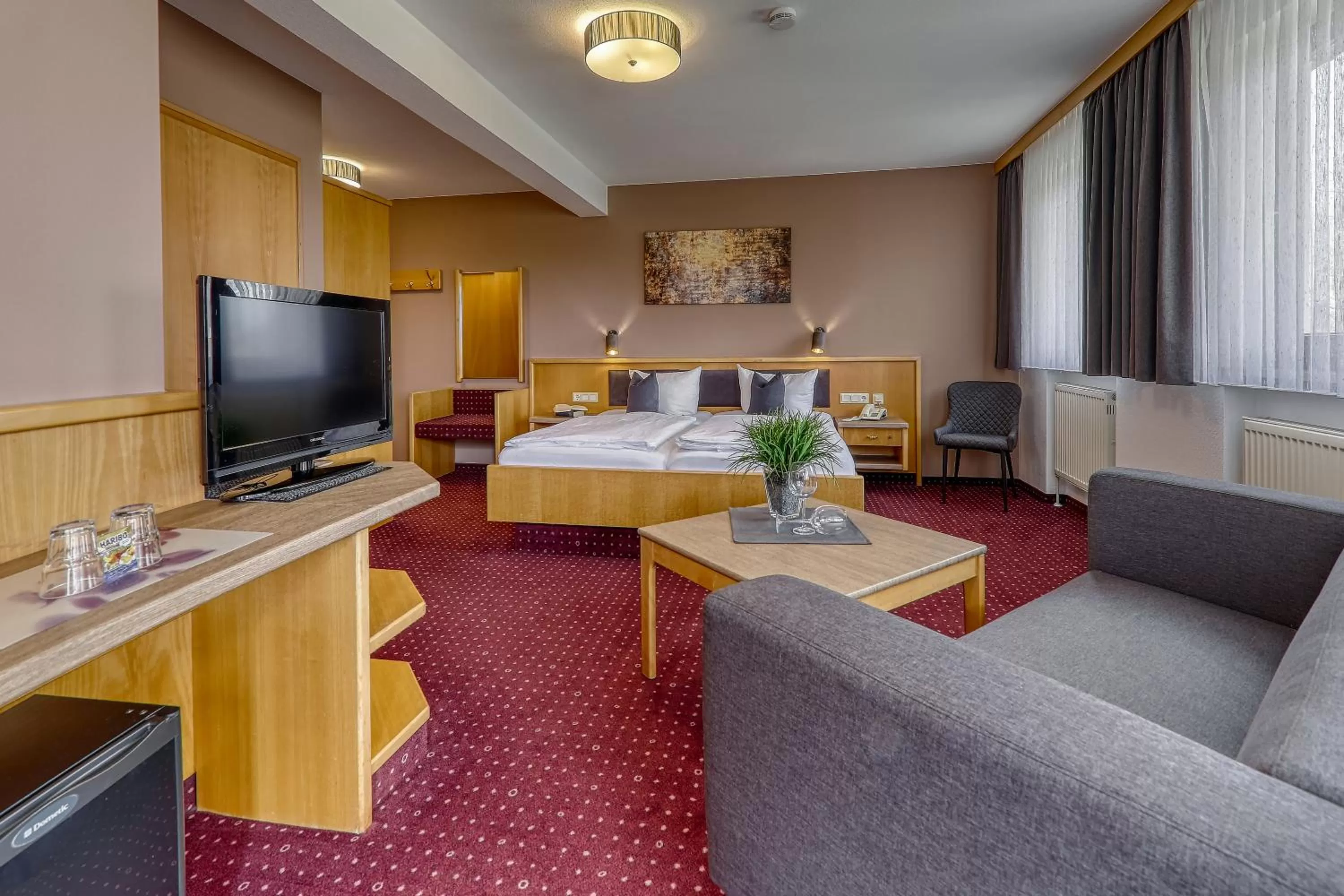 Bed, TV/Entertainment Center in Kurpension Freudenstein