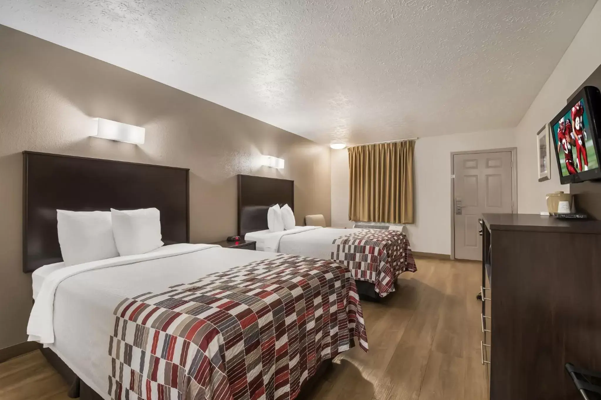 Deluxe Room with Two Double Beds Non-Smoking in Red Roof Inn Crossville Deluxe Room with Two Double Beds Non-Smoking in Red Roof Inn Crossville