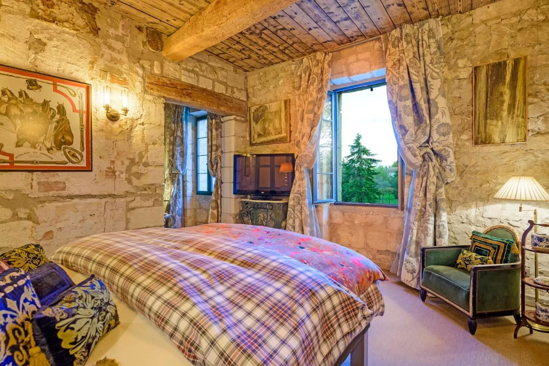 Bedroom, Bed in Bastide de Bellegarde
