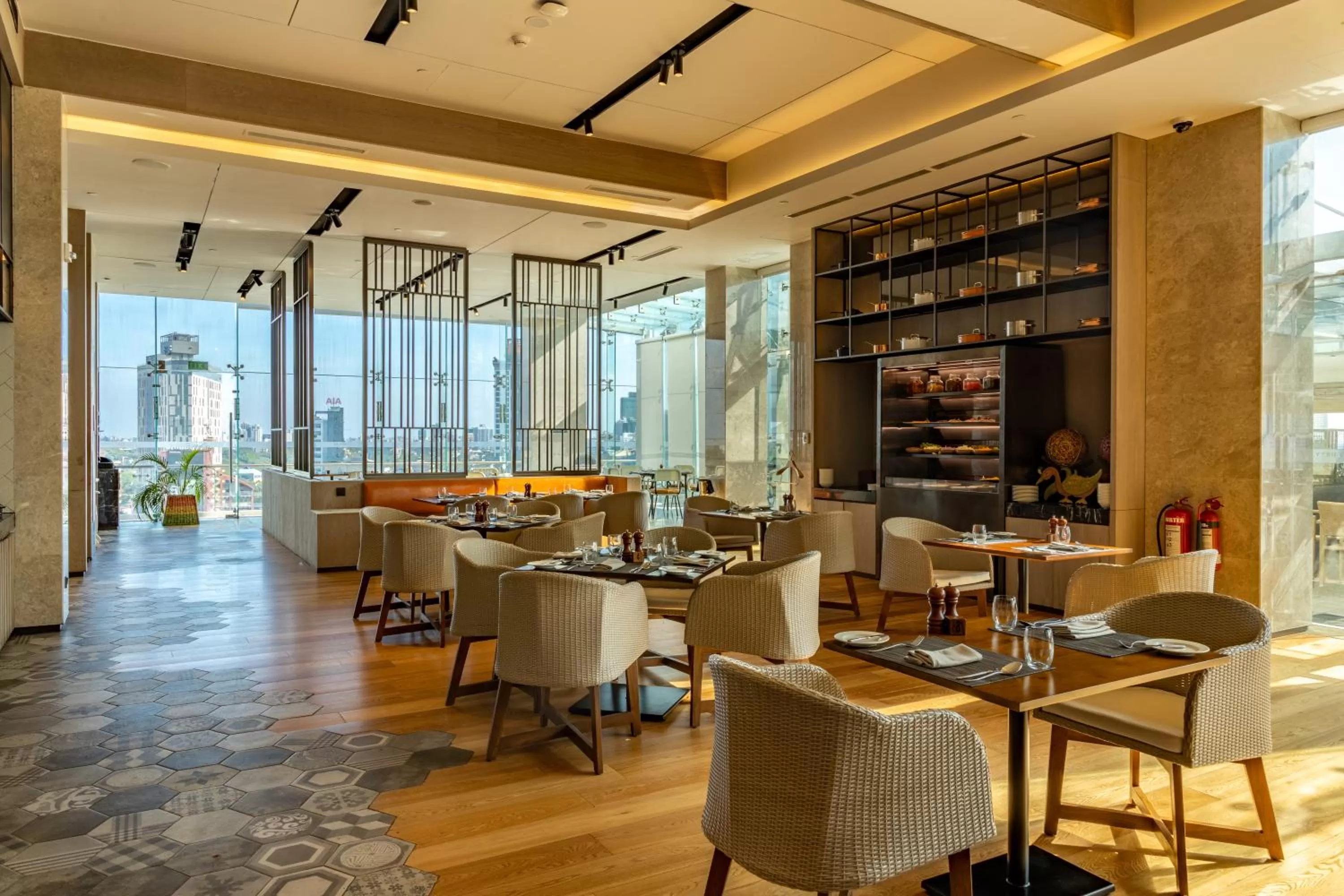 Restaurant/places to eat in Courtyard by Marriott Colombo