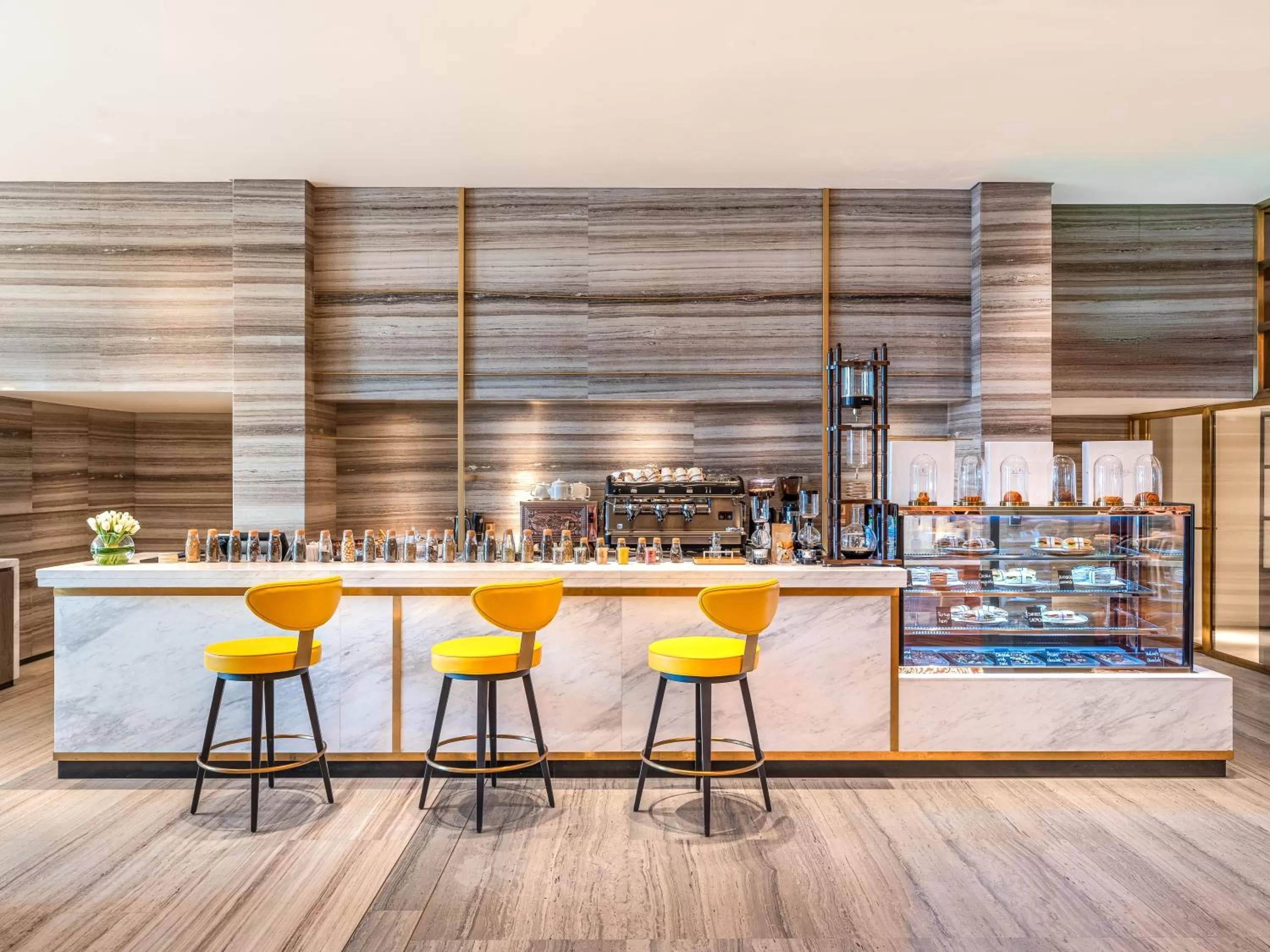 Lounge or bar in Rixos Gulf Hotel Doha