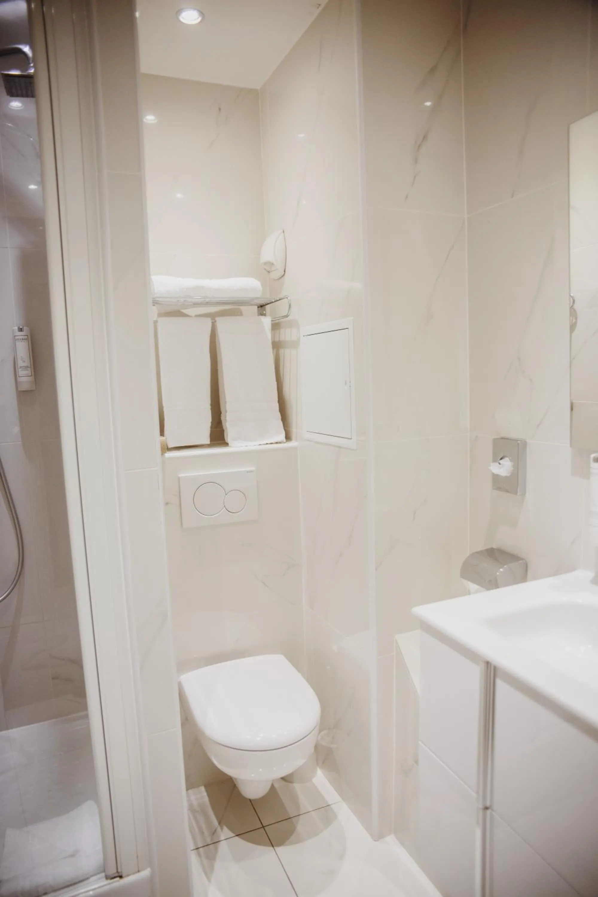 Bathroom in Arcadie Montparnasse