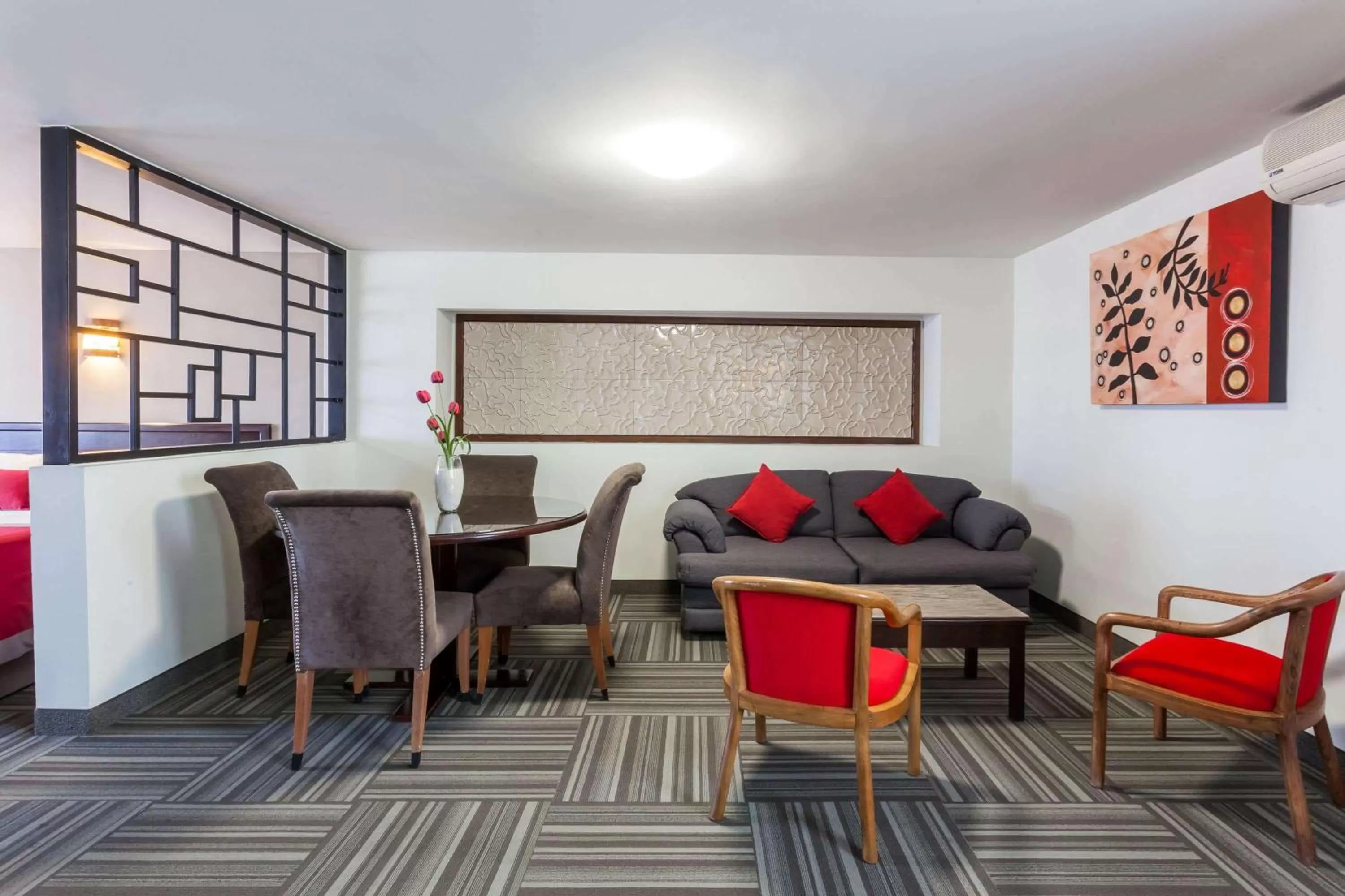 Photo of the whole room in Ramada Plaza by Wyndham Leon