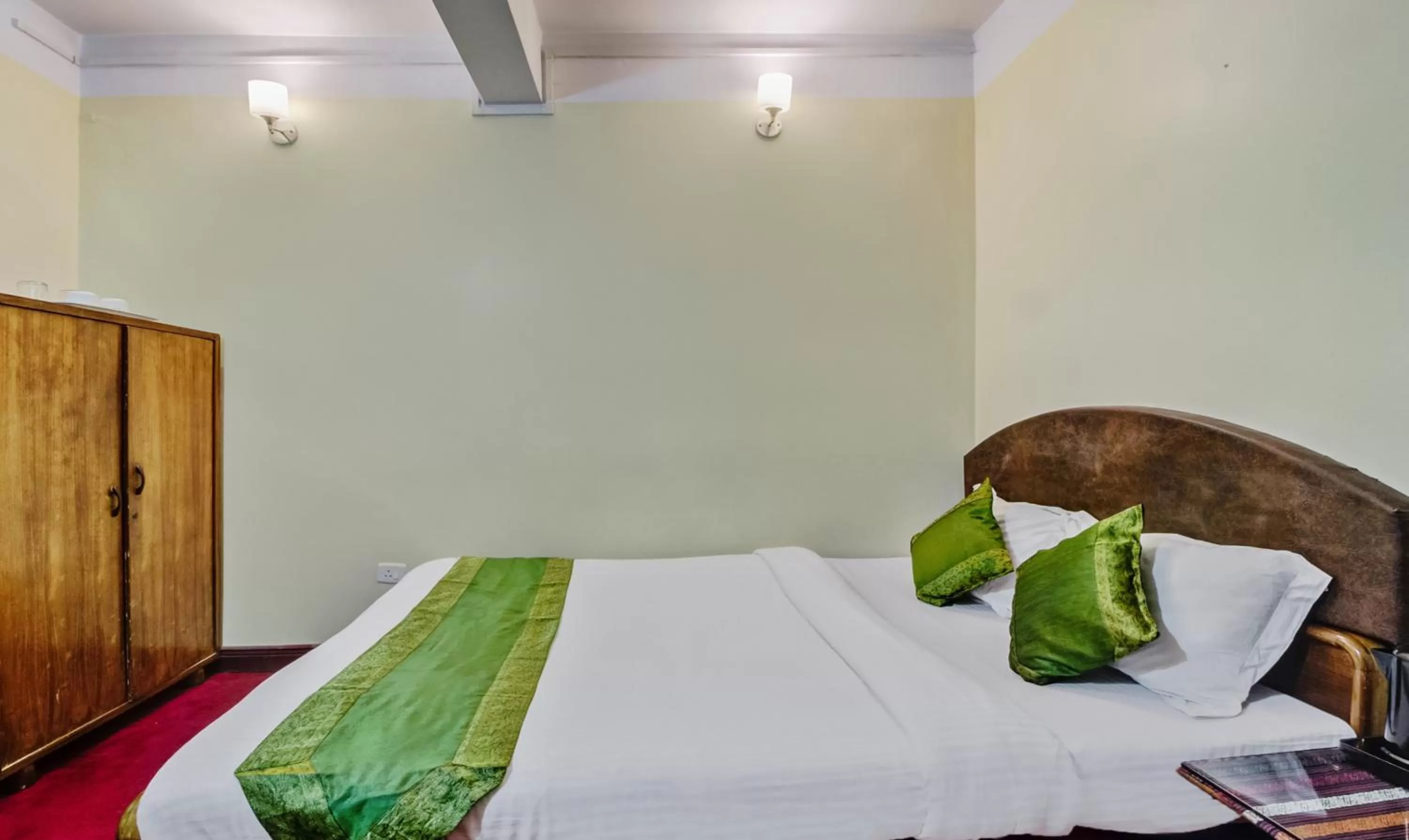 Photo of the whole room, Bed in Dekeling Hotel