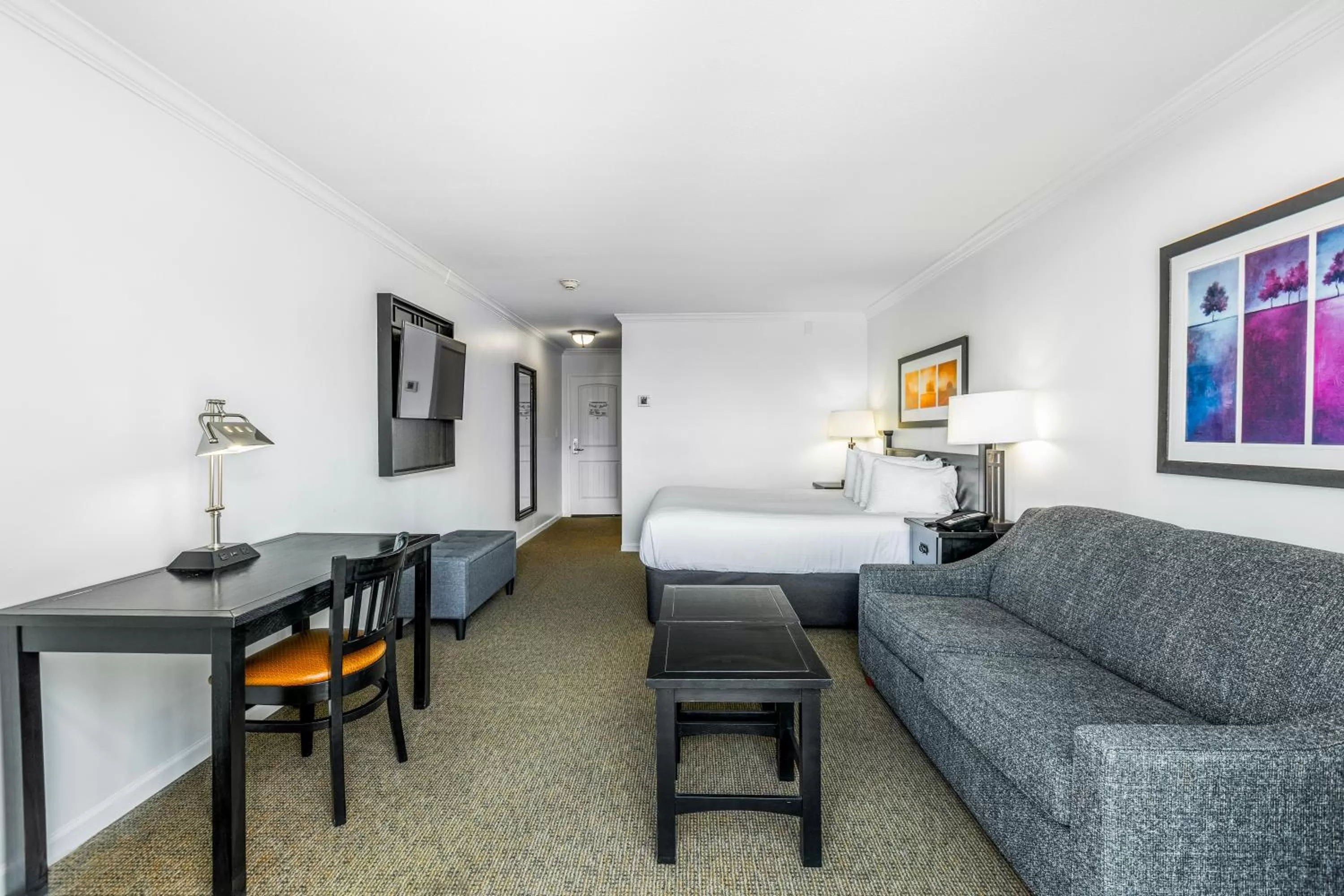 Bedroom, Seating Area in The Ridge Hotel