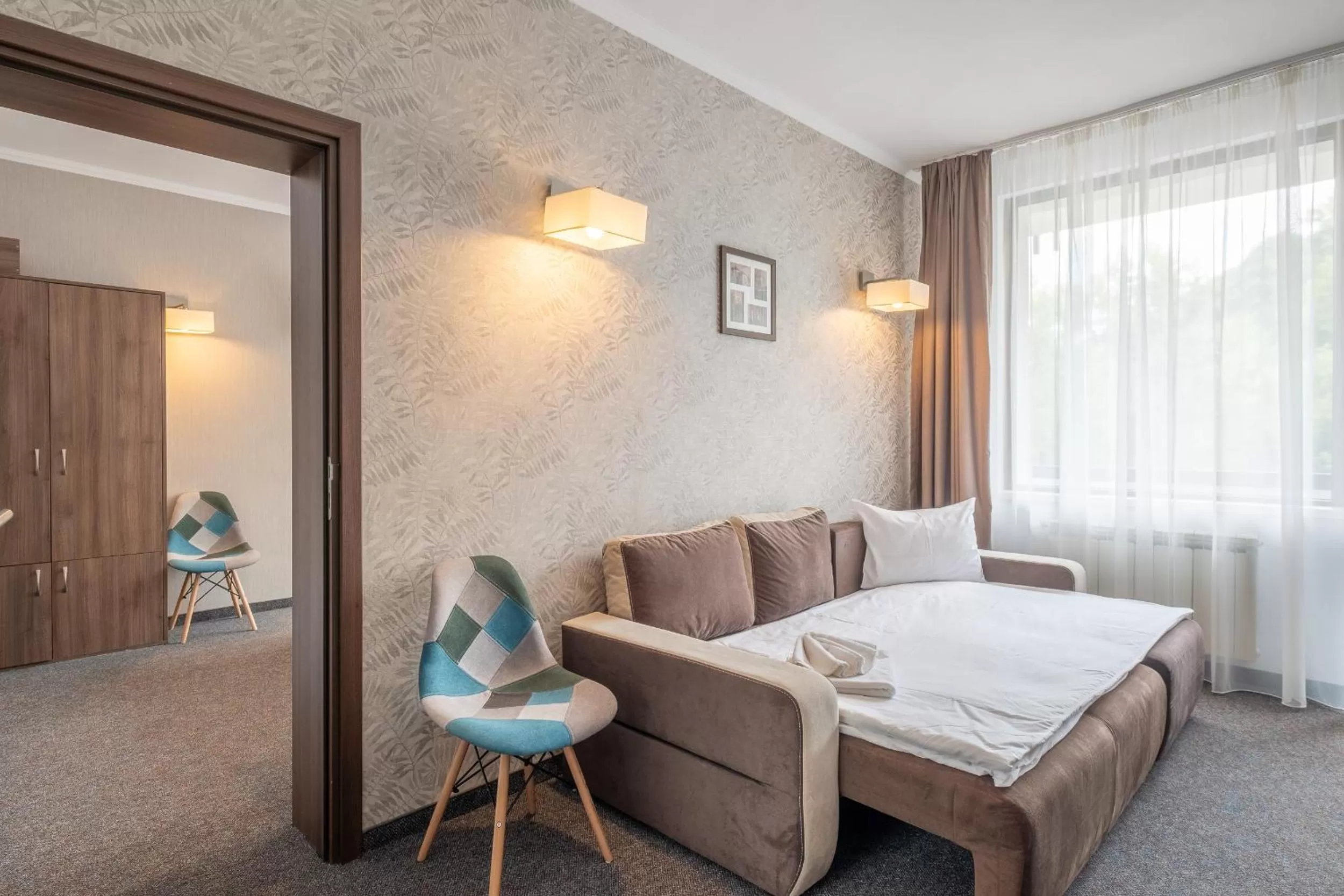 Living room, Bed in Park Hotel Asenevtsi