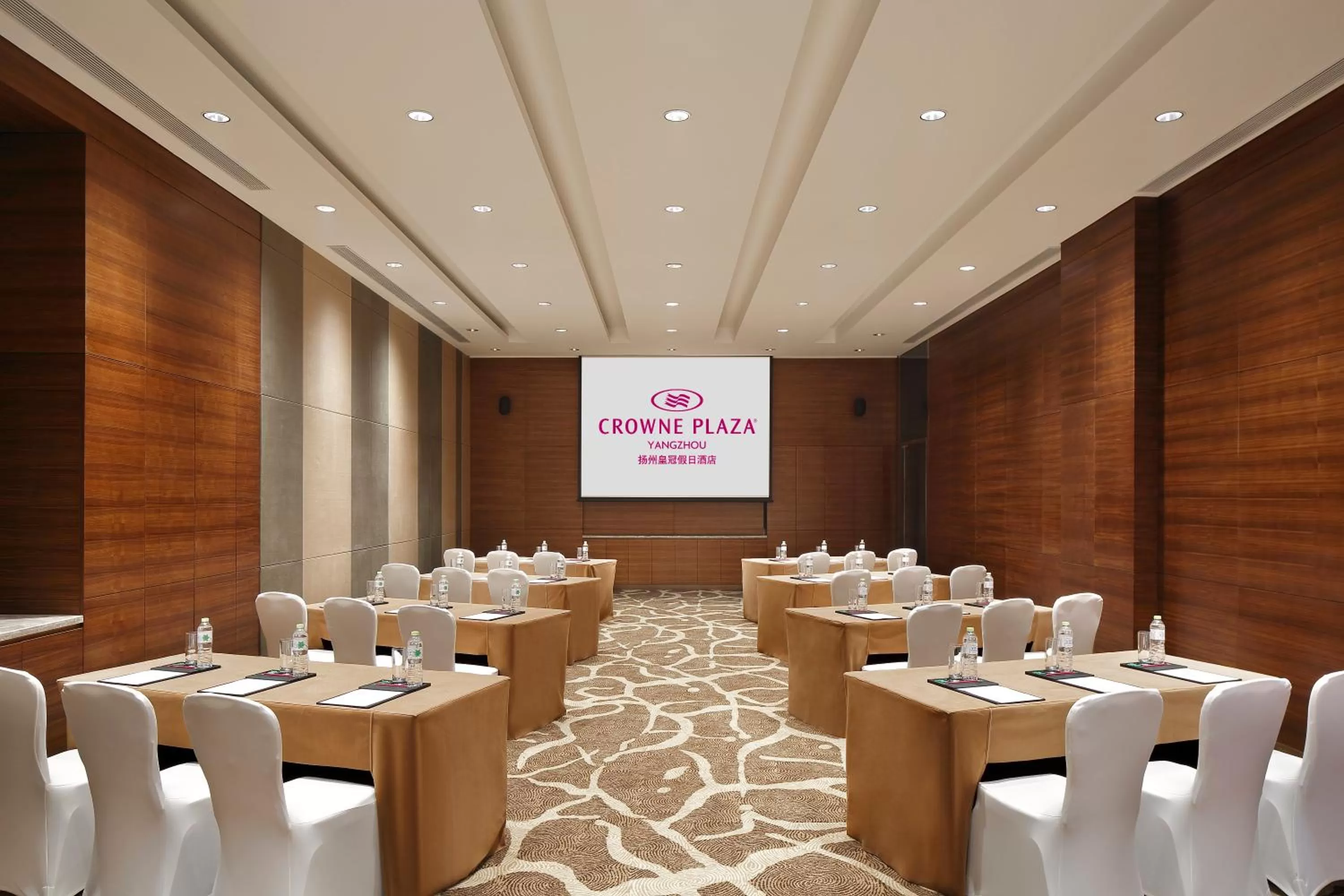 Meeting/conference room in Crowne Plaza Yangzhou by IHG