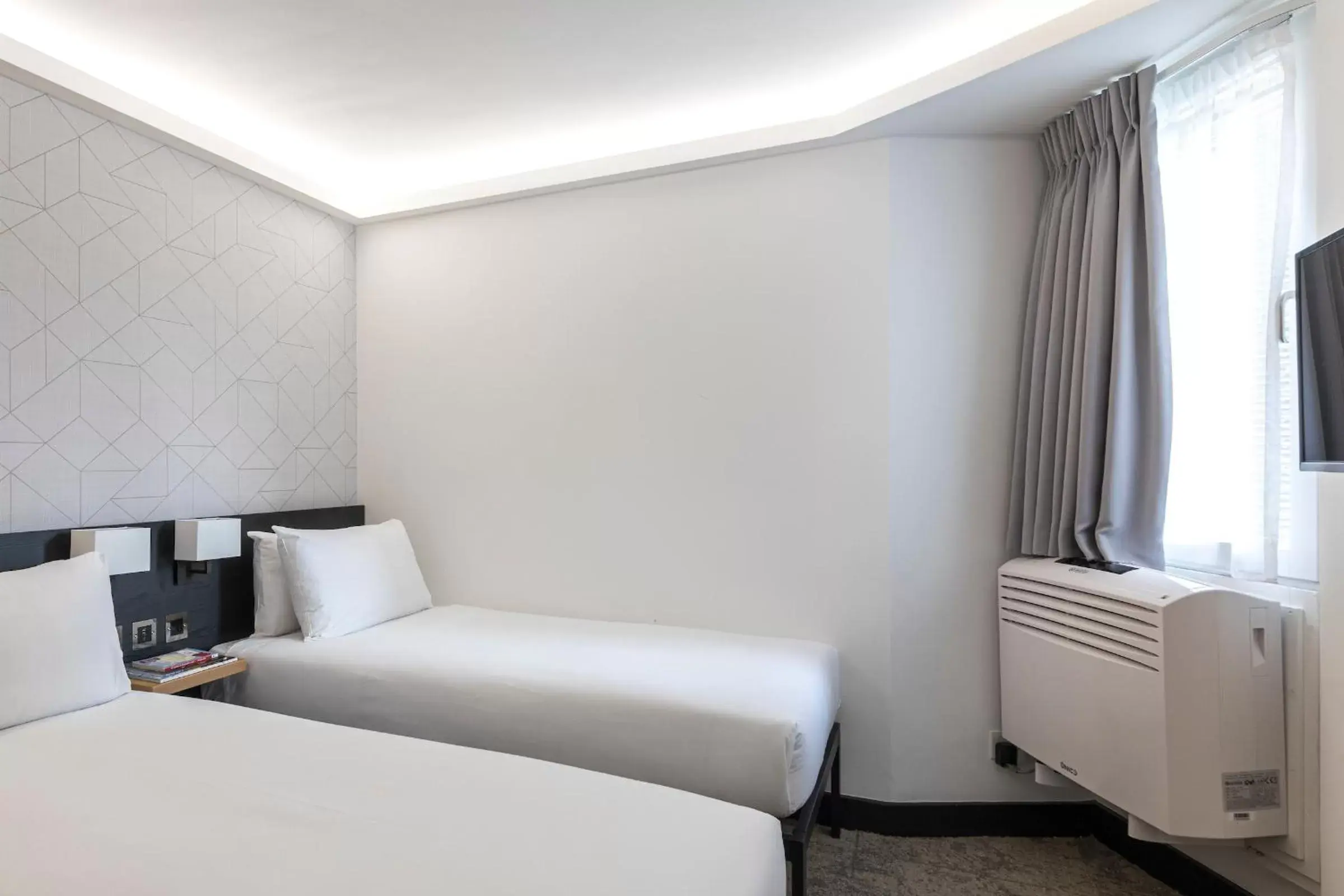 Superior Twin Room in St Giles London – A St Giles Hotel Superior Twin Room in St Giles London – A St Giles Hotel