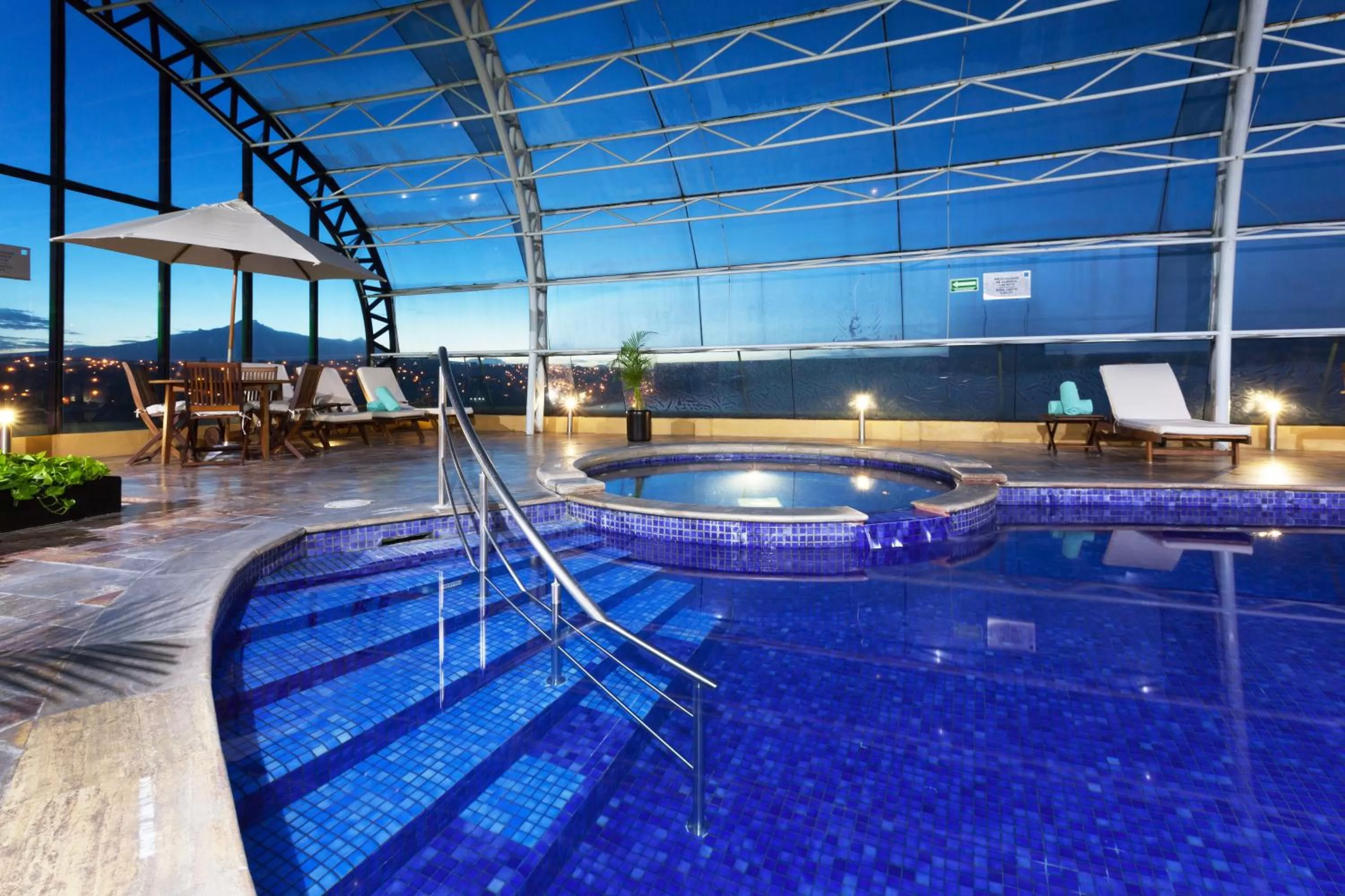 Swimming pool in Holiday Inn Puebla Finsa by IHG