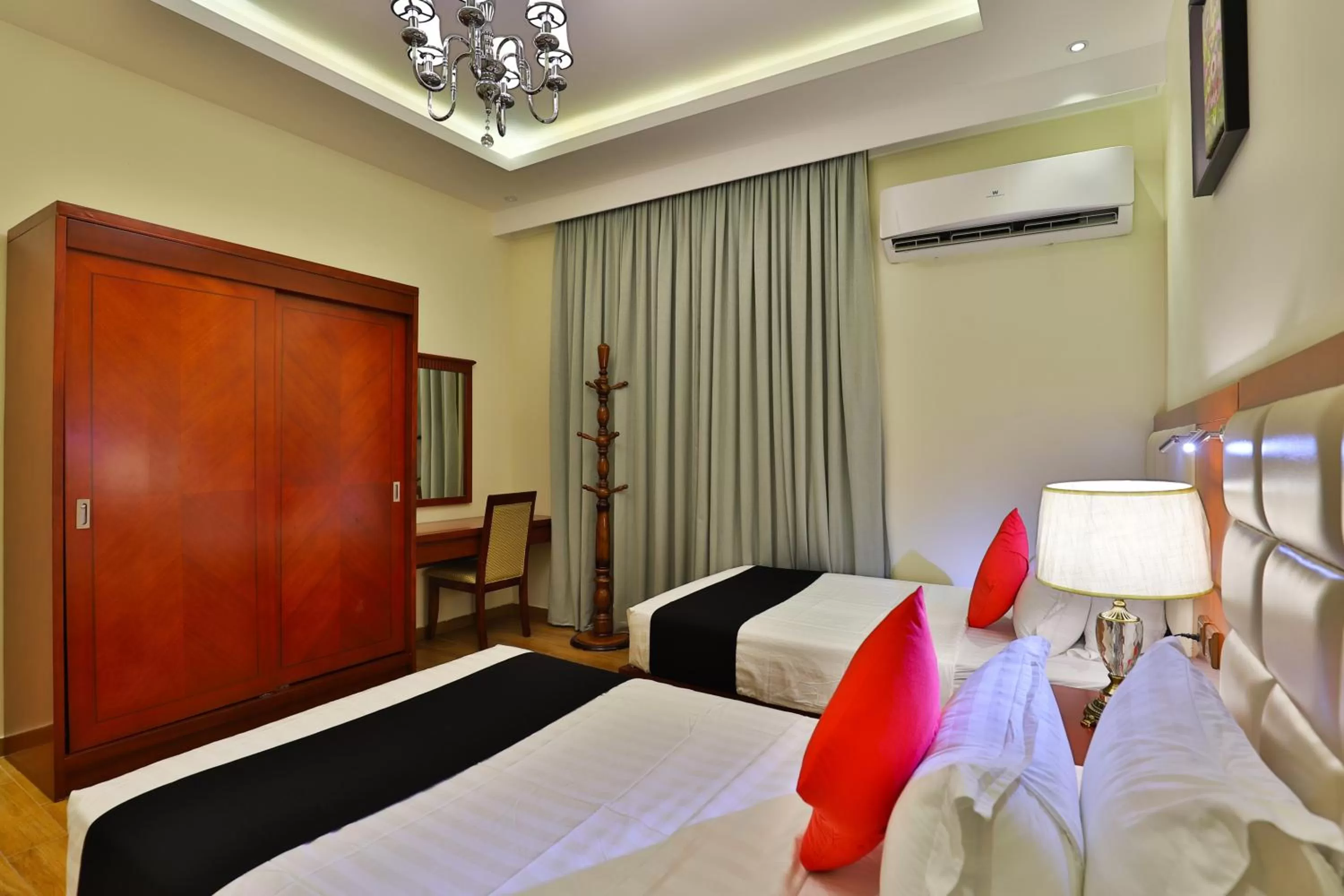 Bedroom, Bed in Dreams Houses furnished Suites
