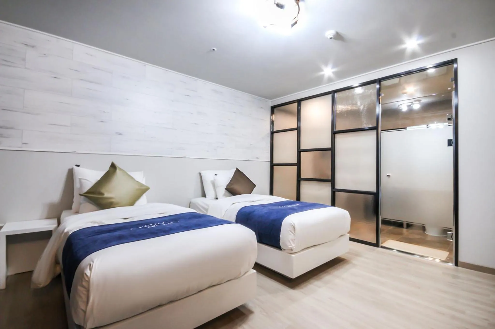 Bed in CM Park Hotel