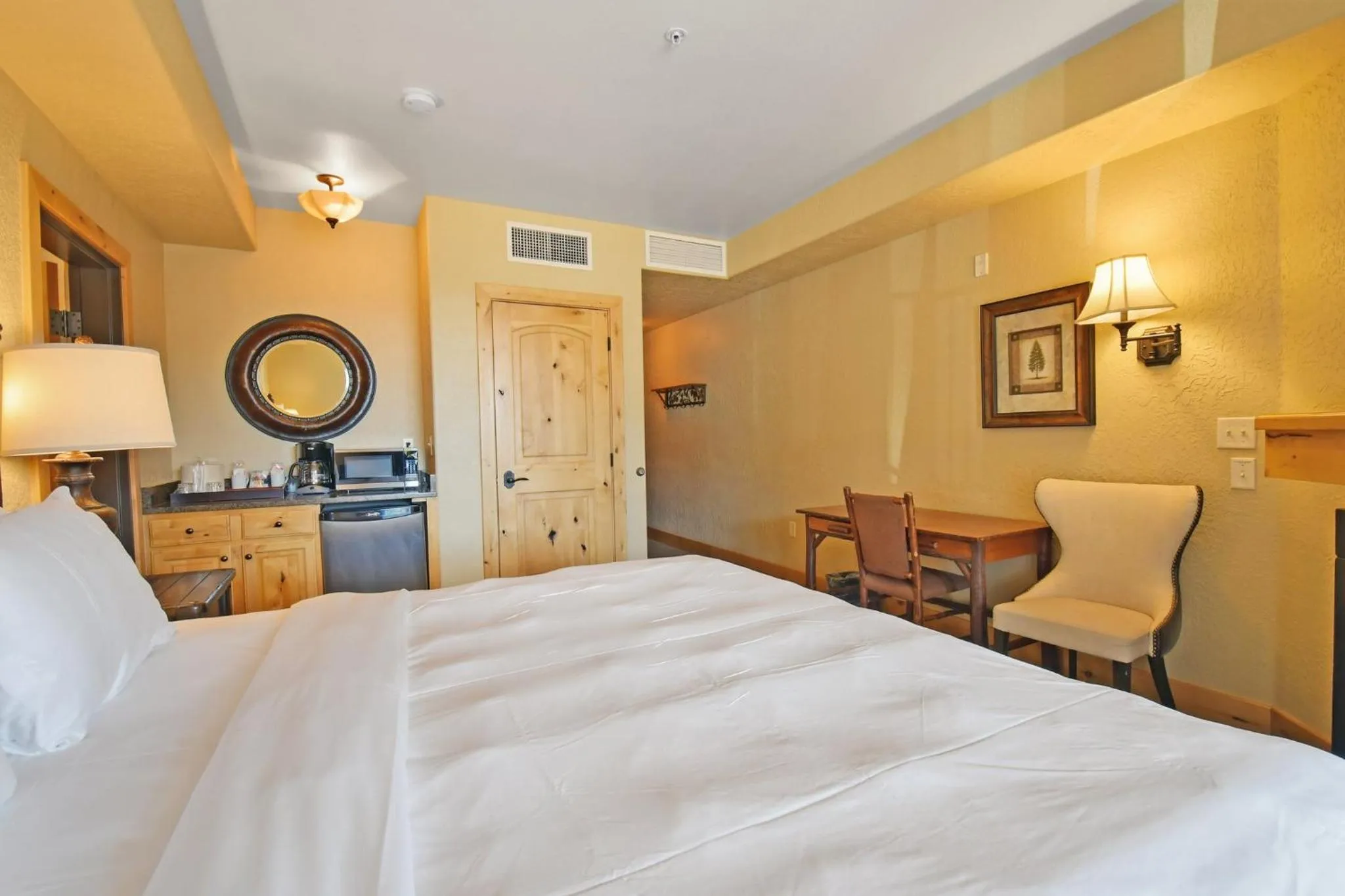 Photo of the whole room, Bed in Silverado Lodge, Park City - Canyons Village by Vail Resorts