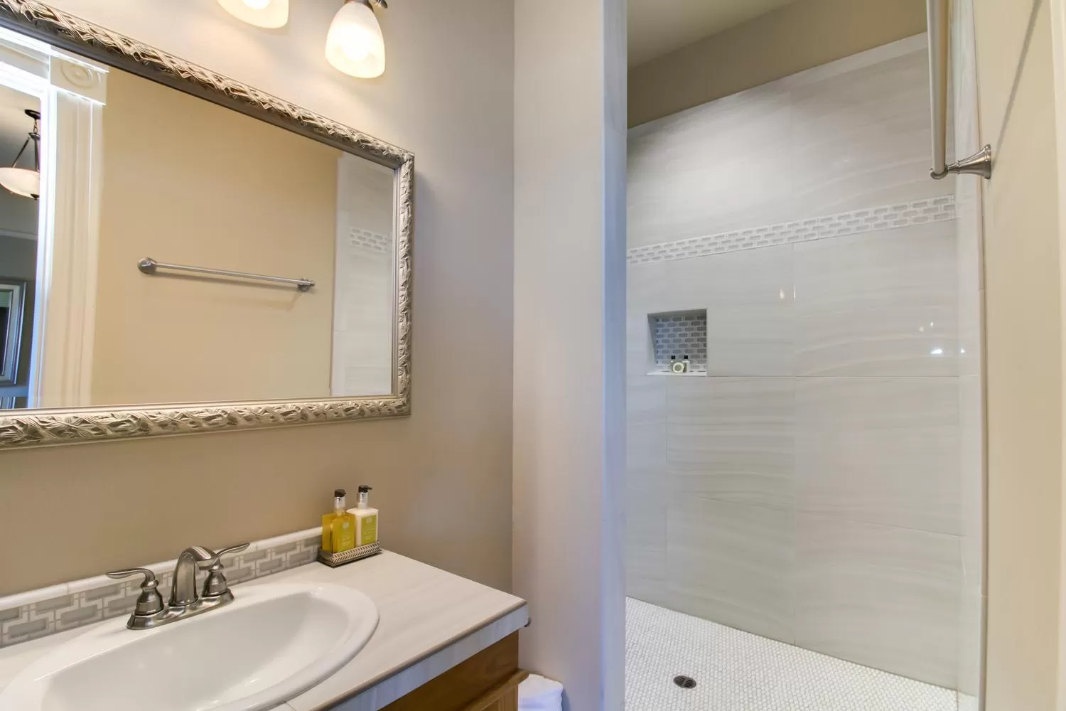 Bathroom in Winchester Inn