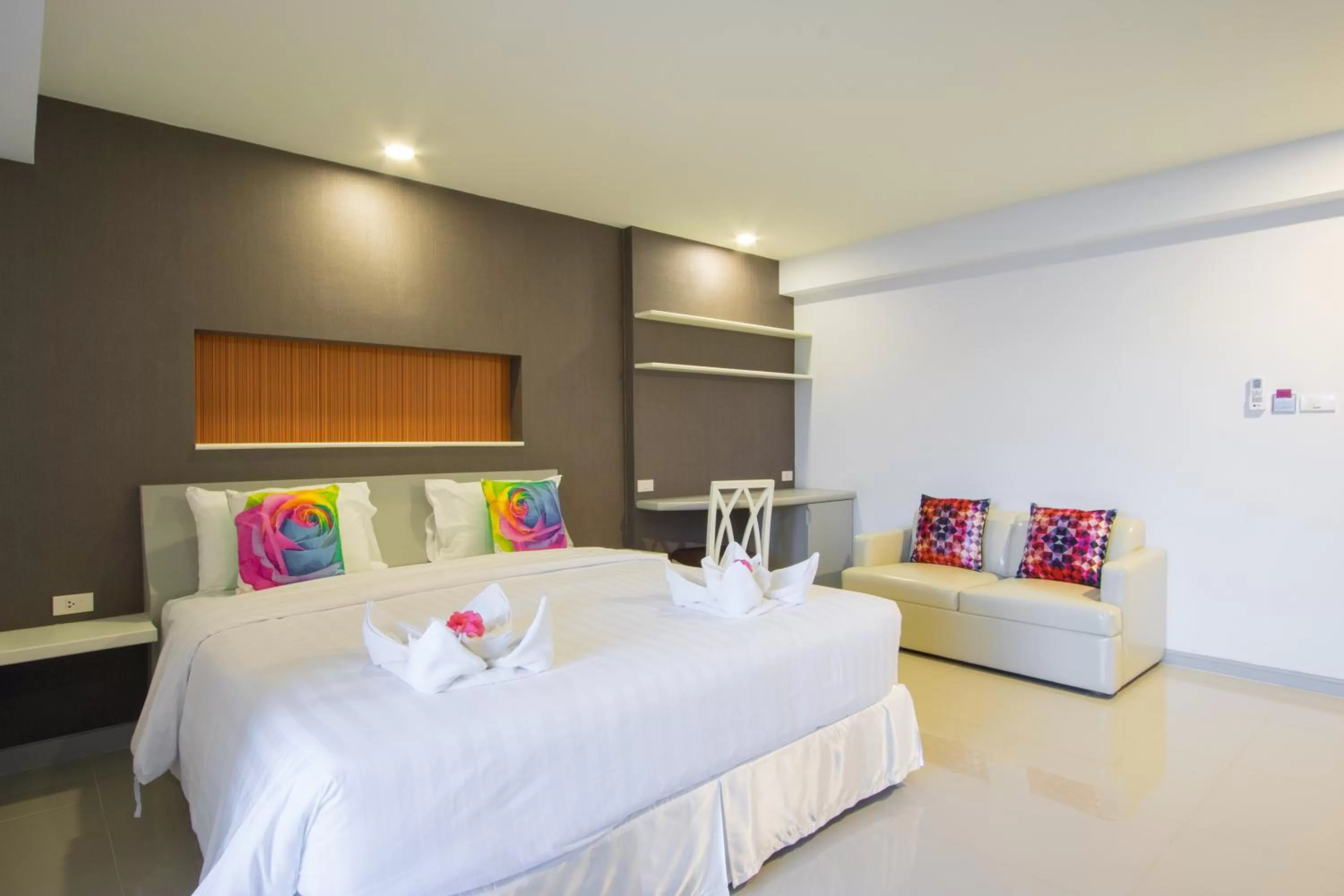 Photo of the whole room, Bed in Chateau de Sukhumvit