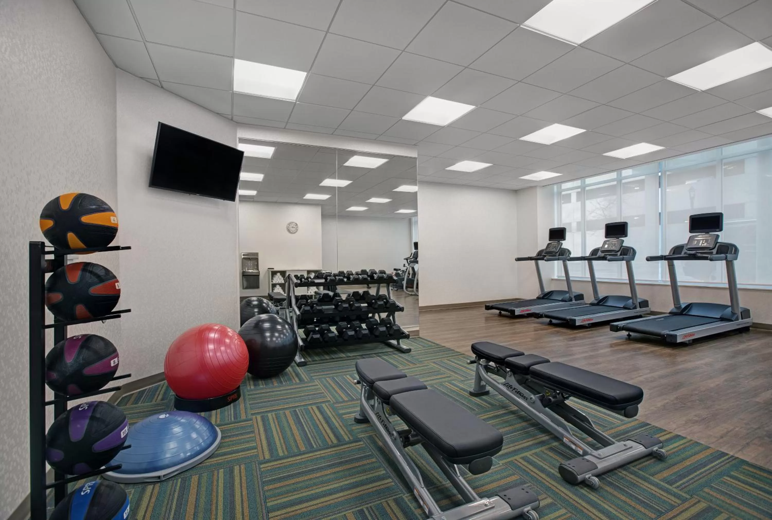 Fitness centre/facilities in Holiday Inn Express - Milwaukee Downtown by IHG