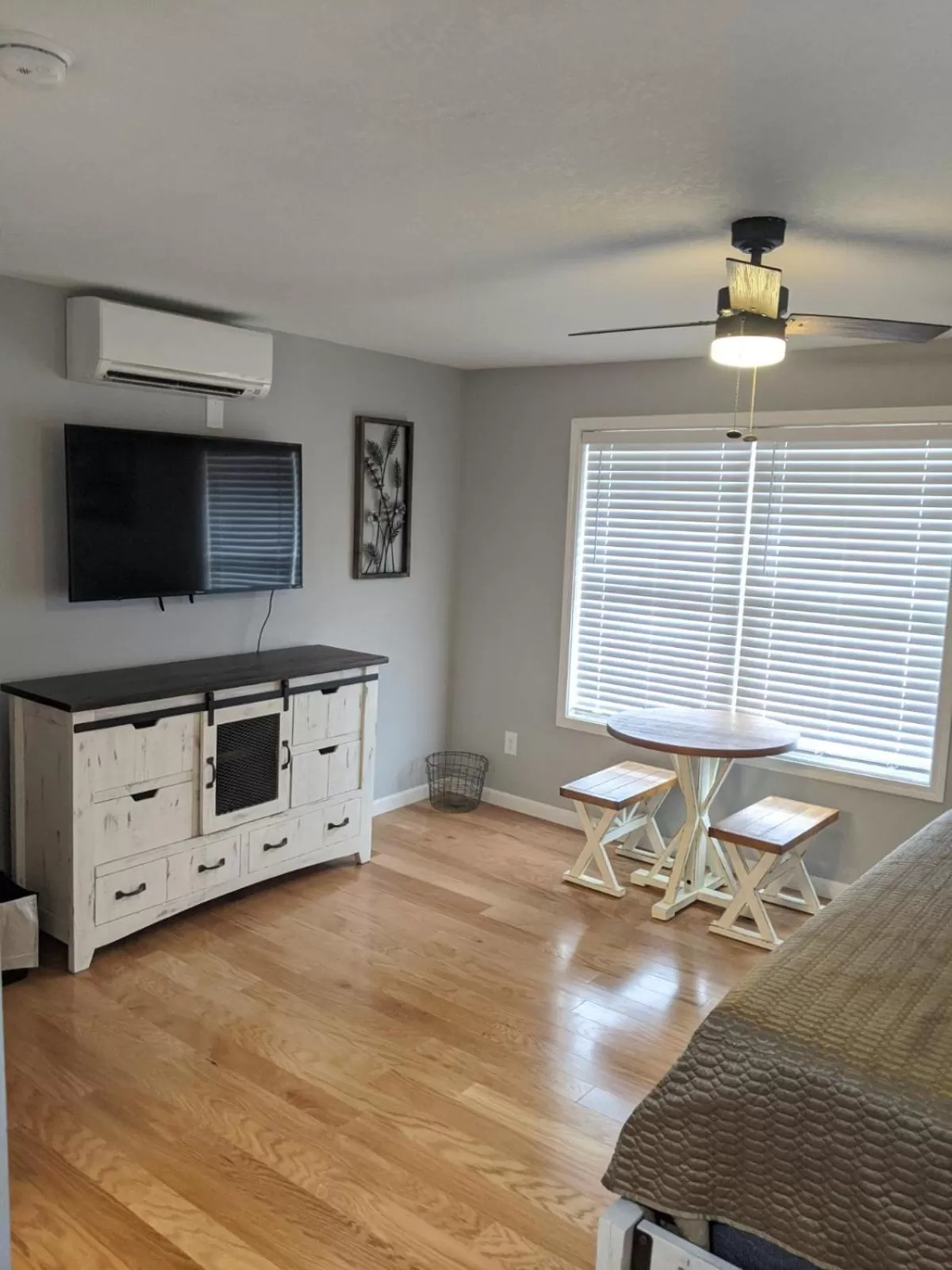 TV and multimedia in Heidi Motel - Helen