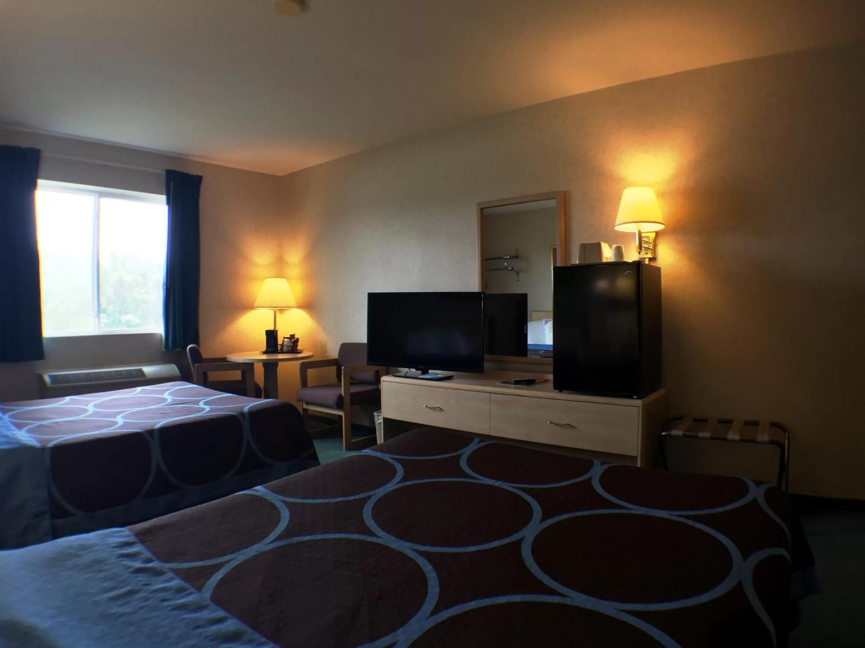 Photo of the whole room, Bed in Super 8 by Wyndham Canandaigua