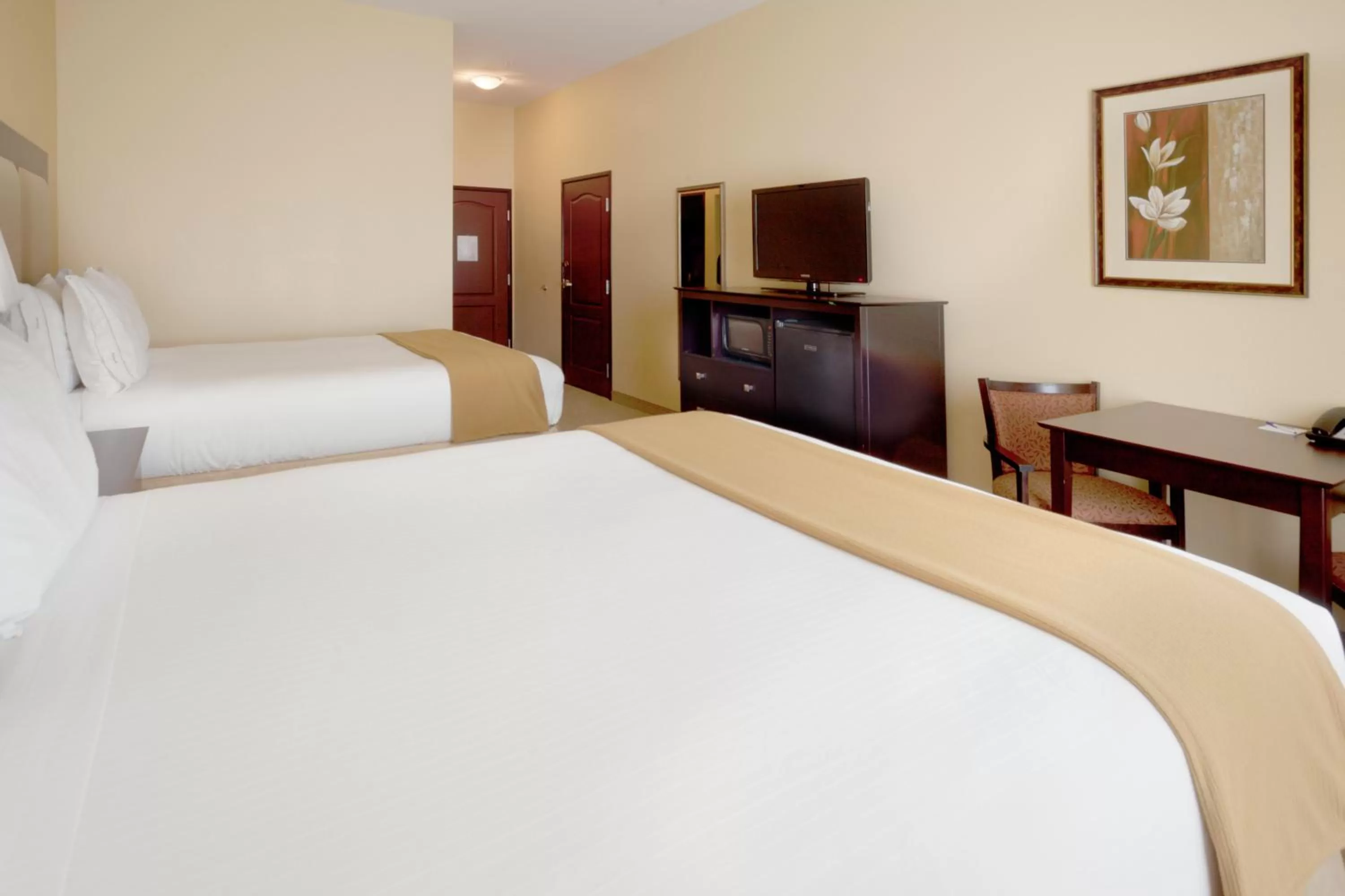 Photo of the whole room, Bed in Holiday Inn Express Georgetown by IHG