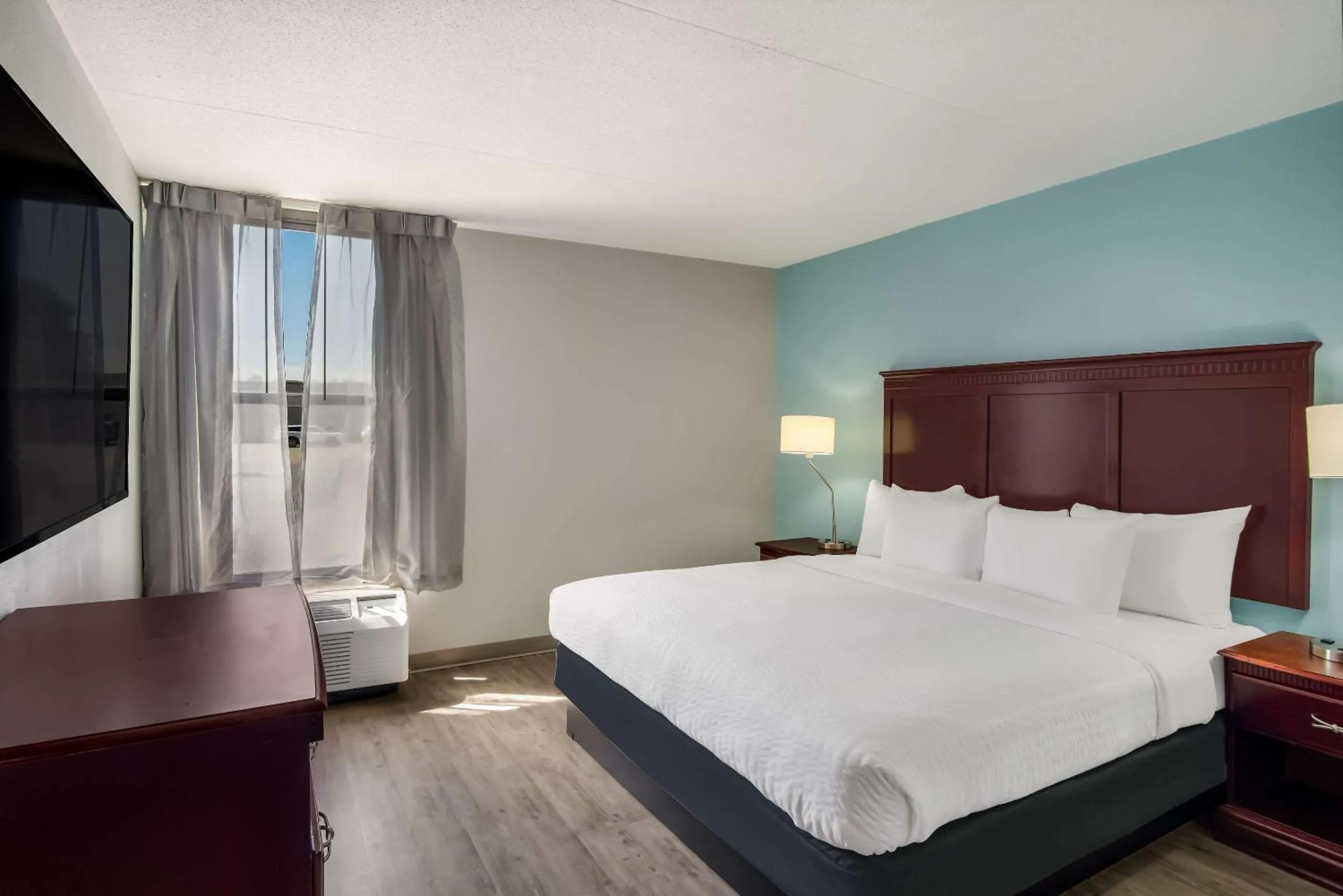 Bedroom, Bed in Clarion Inn & Suites Grand Rapids Airport