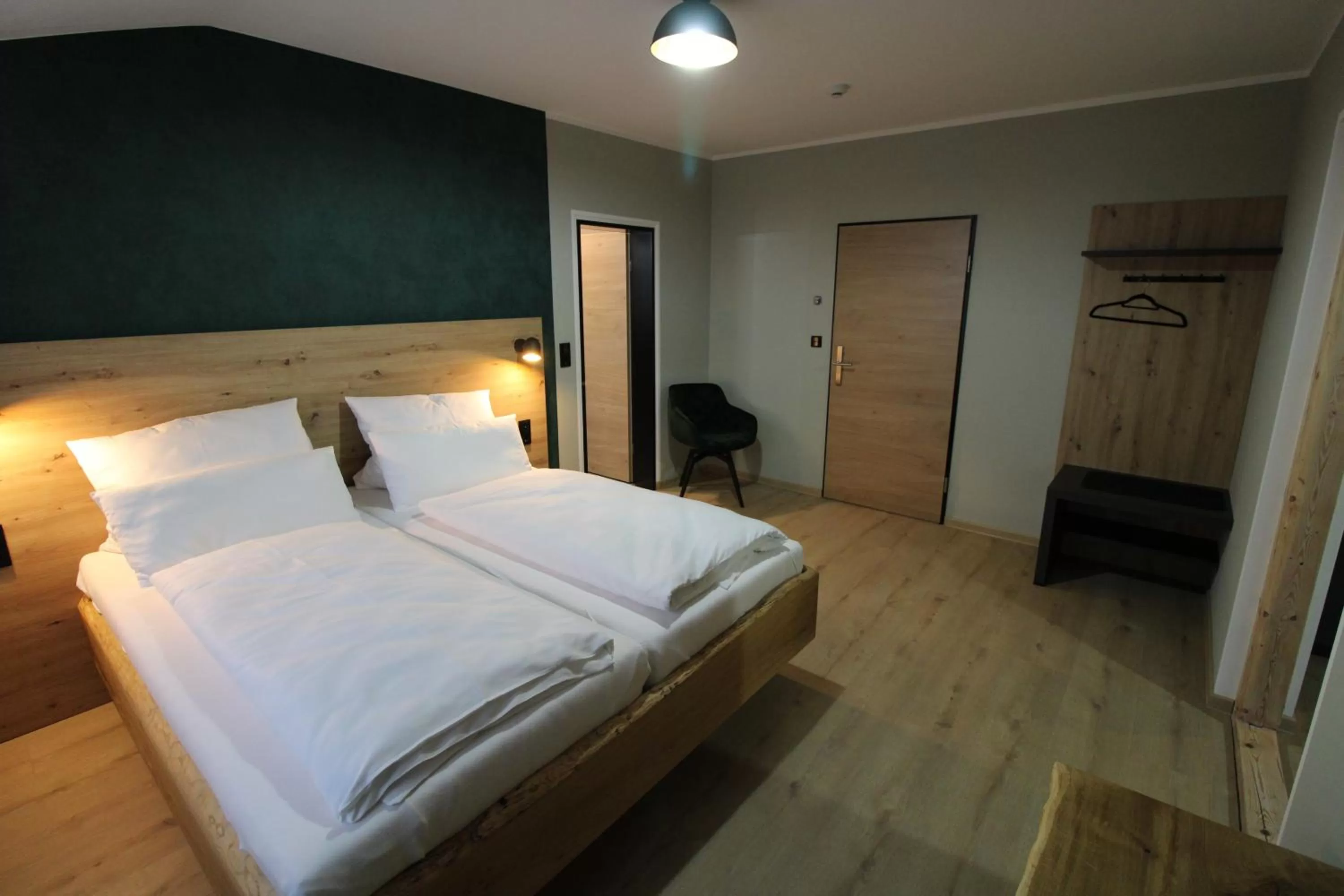 Bed in DER Hirsch Hotel