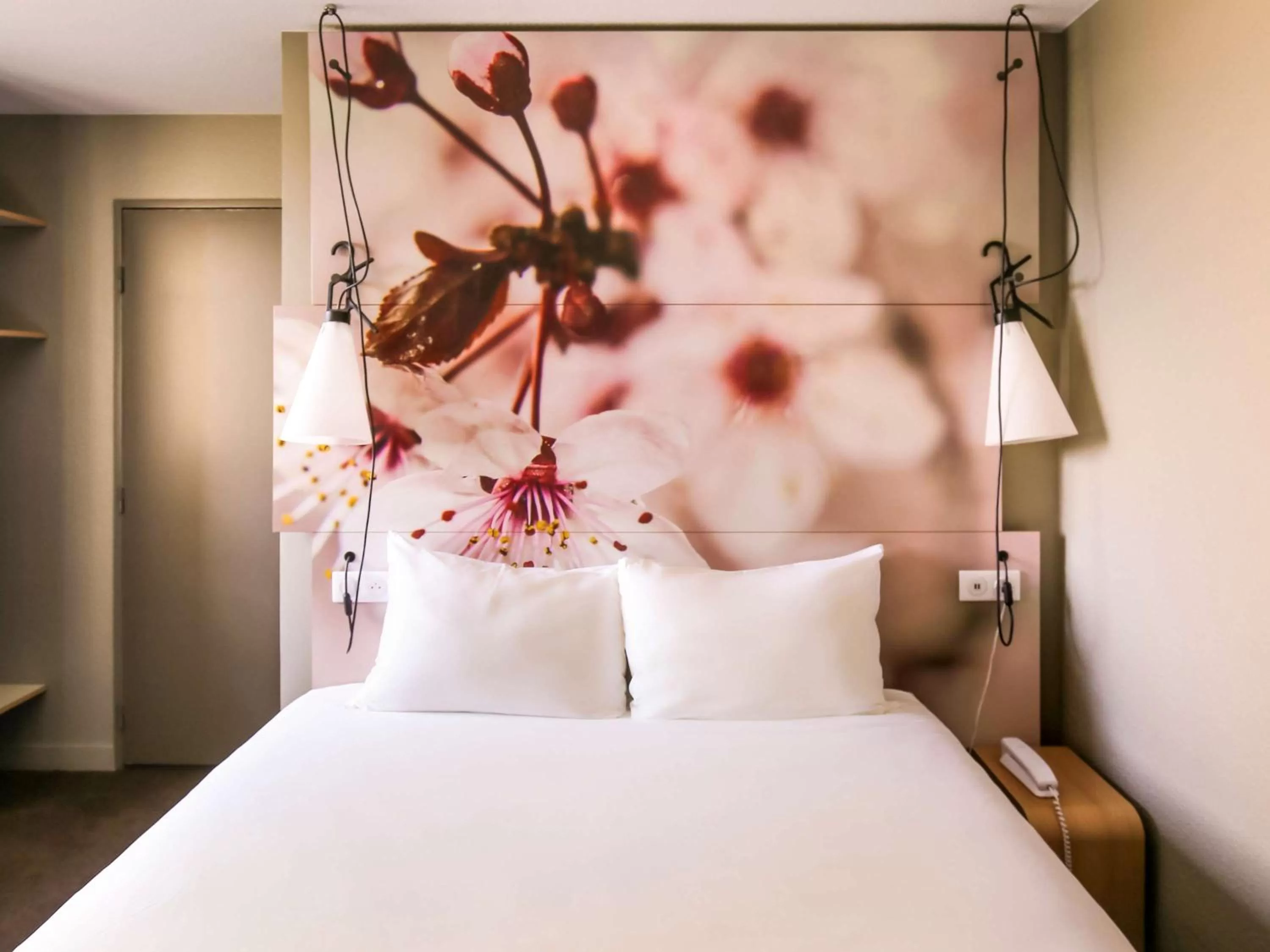 Photo of the whole room, Bed in ibis Paris Marne la Vallee Emerainville