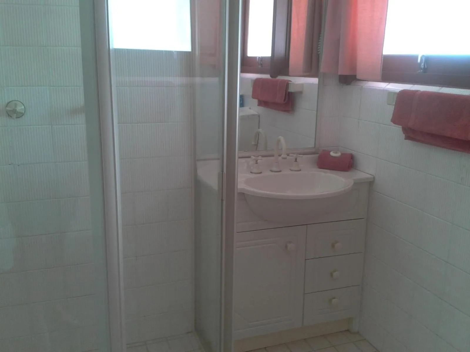 Bathroom in Elsinor Motor Lodge