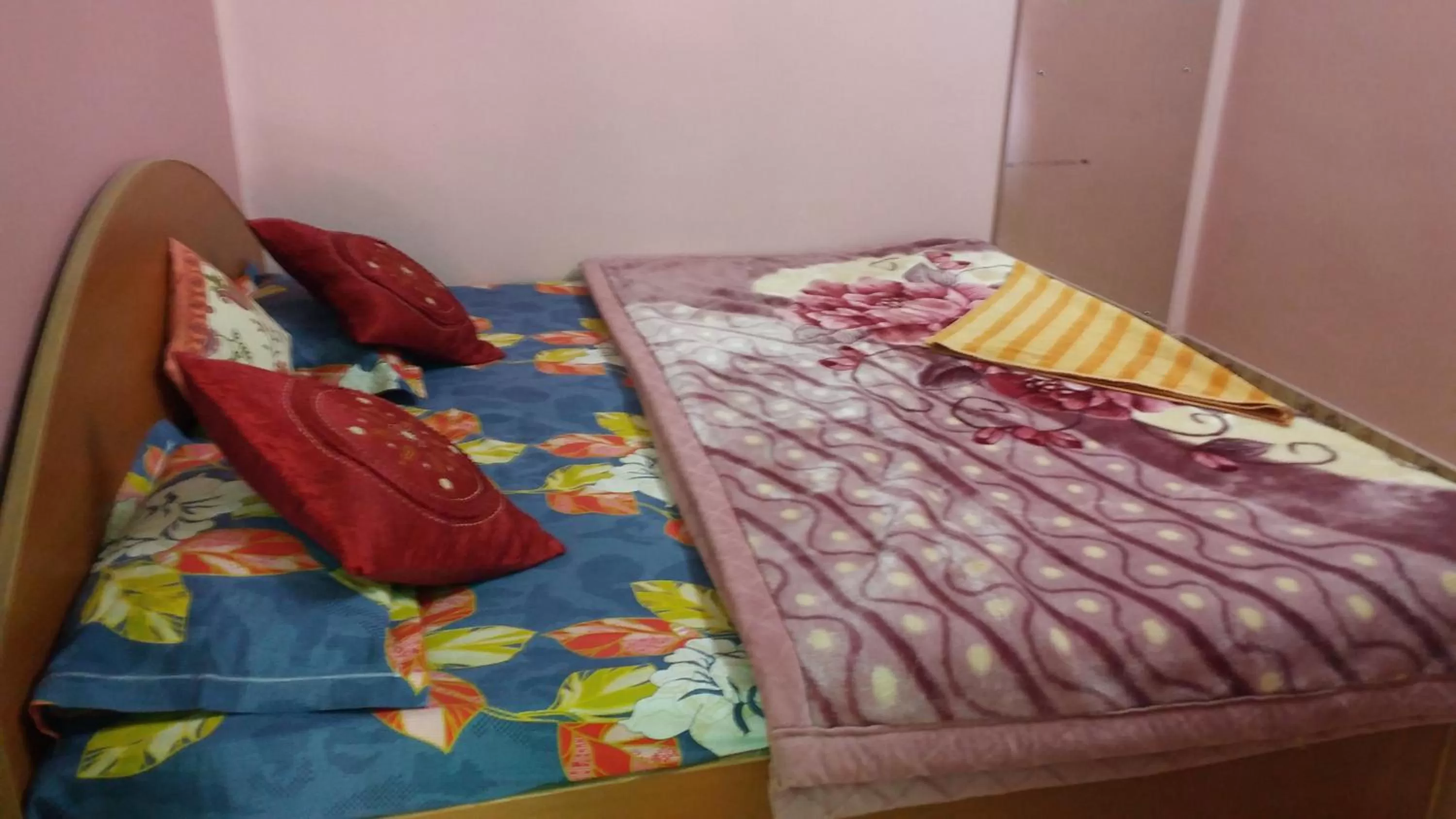 Bed in Tanisha Heritage Haweli