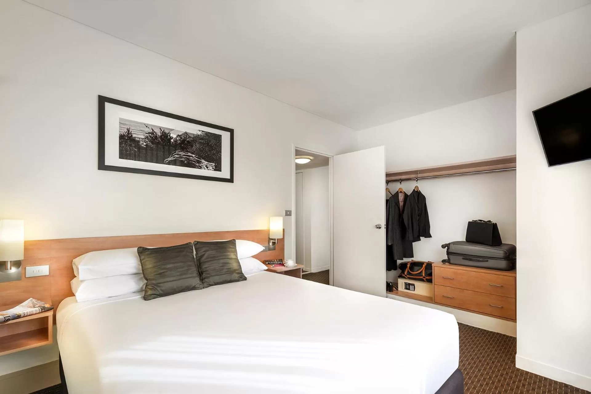 Bed in ibis Melbourne Hotel and Apartments