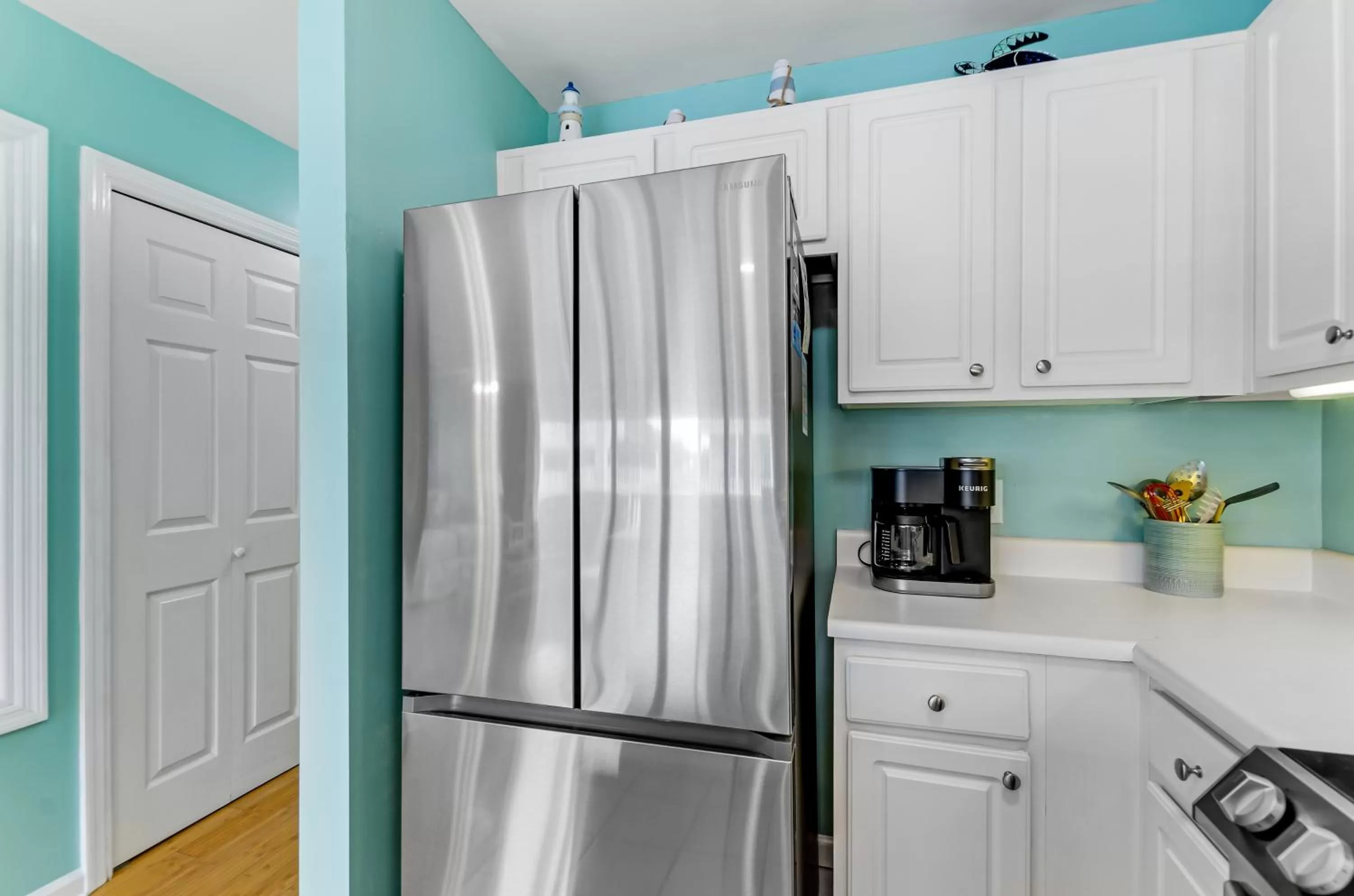 Kitchen/Kitchenette in South Beach Views