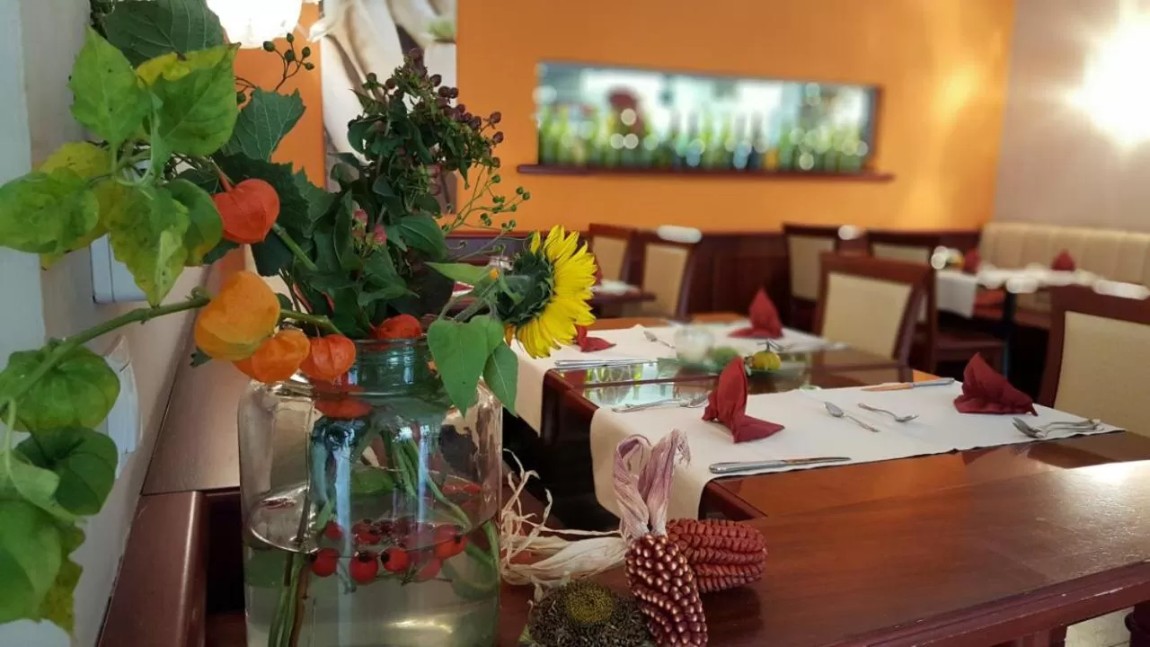 Restaurant/places to eat in Hotel Europa