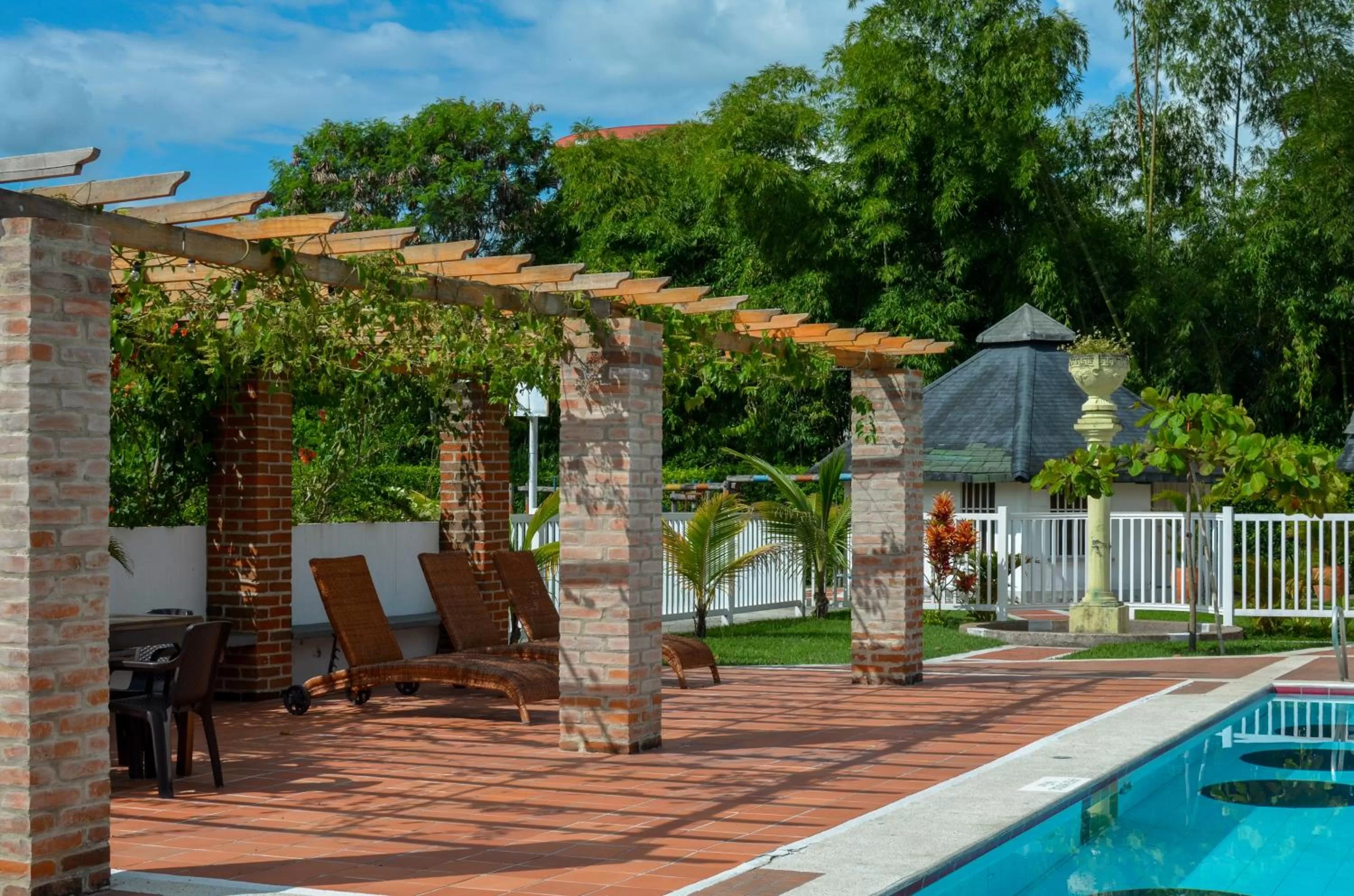 Swimming pool in Hotel Santa Isabel