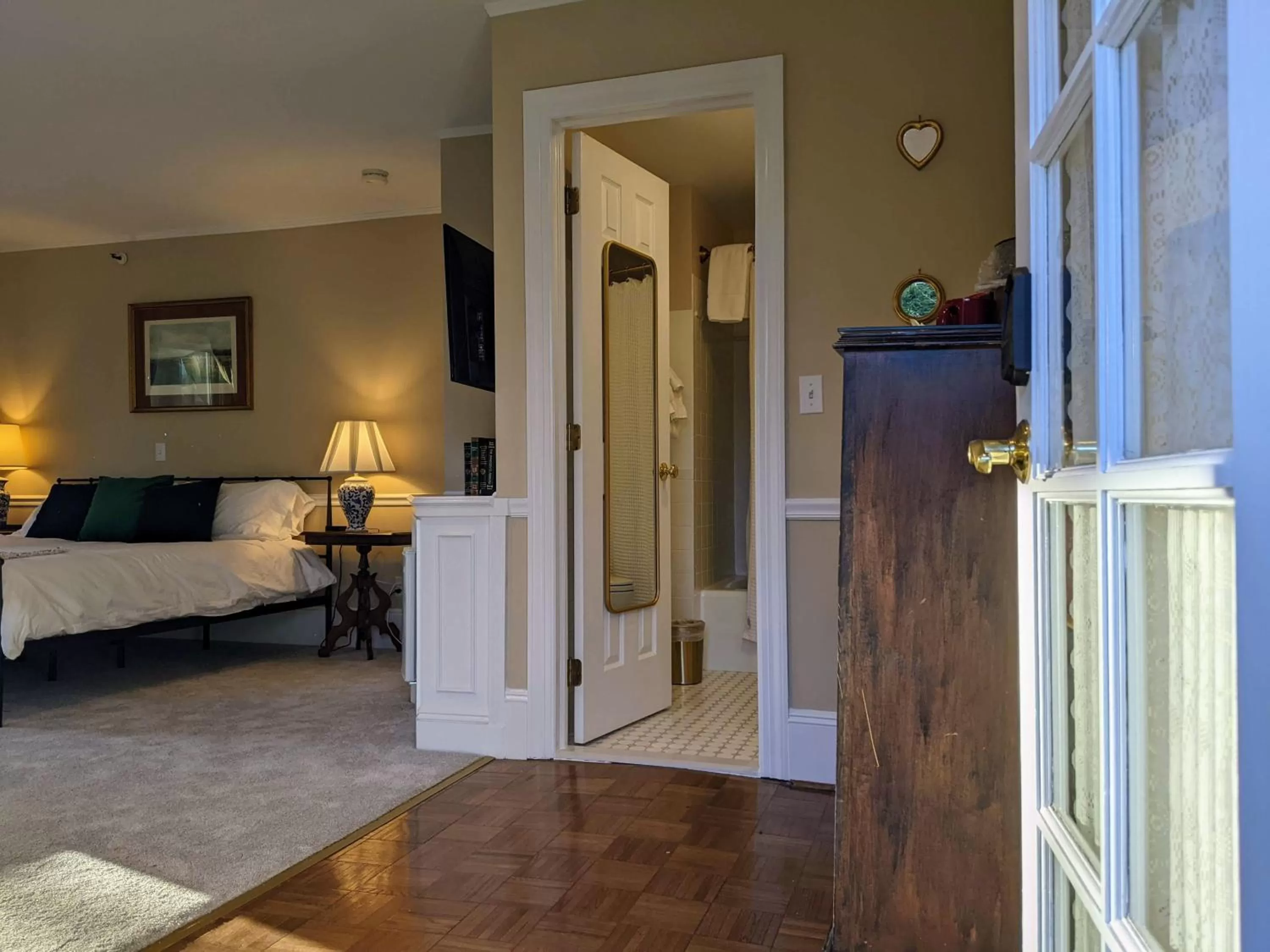 Bathroom, Bed in Stanton House Inn