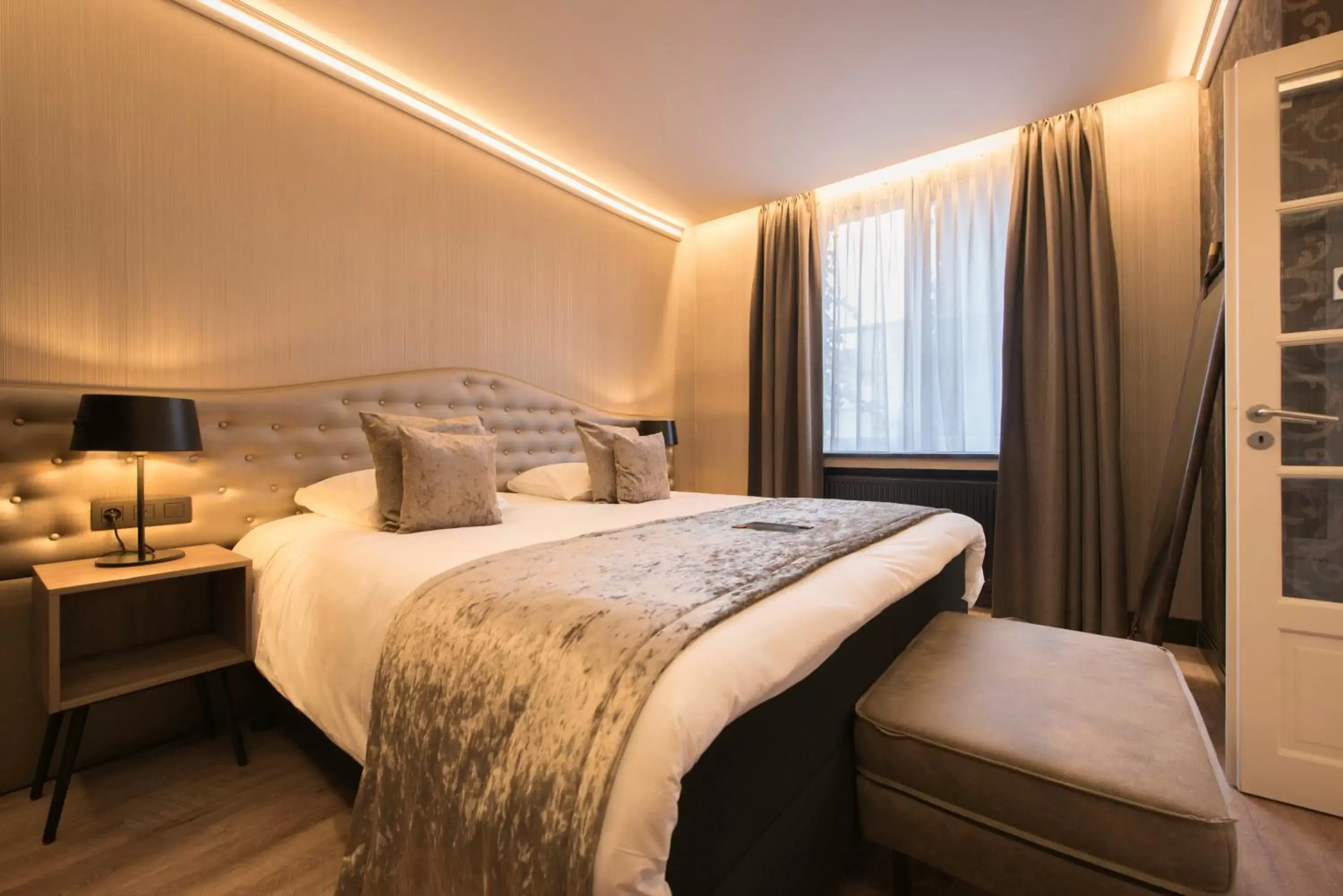 Superior Family in Hotel Acacia Superior Family in Hotel Acacia