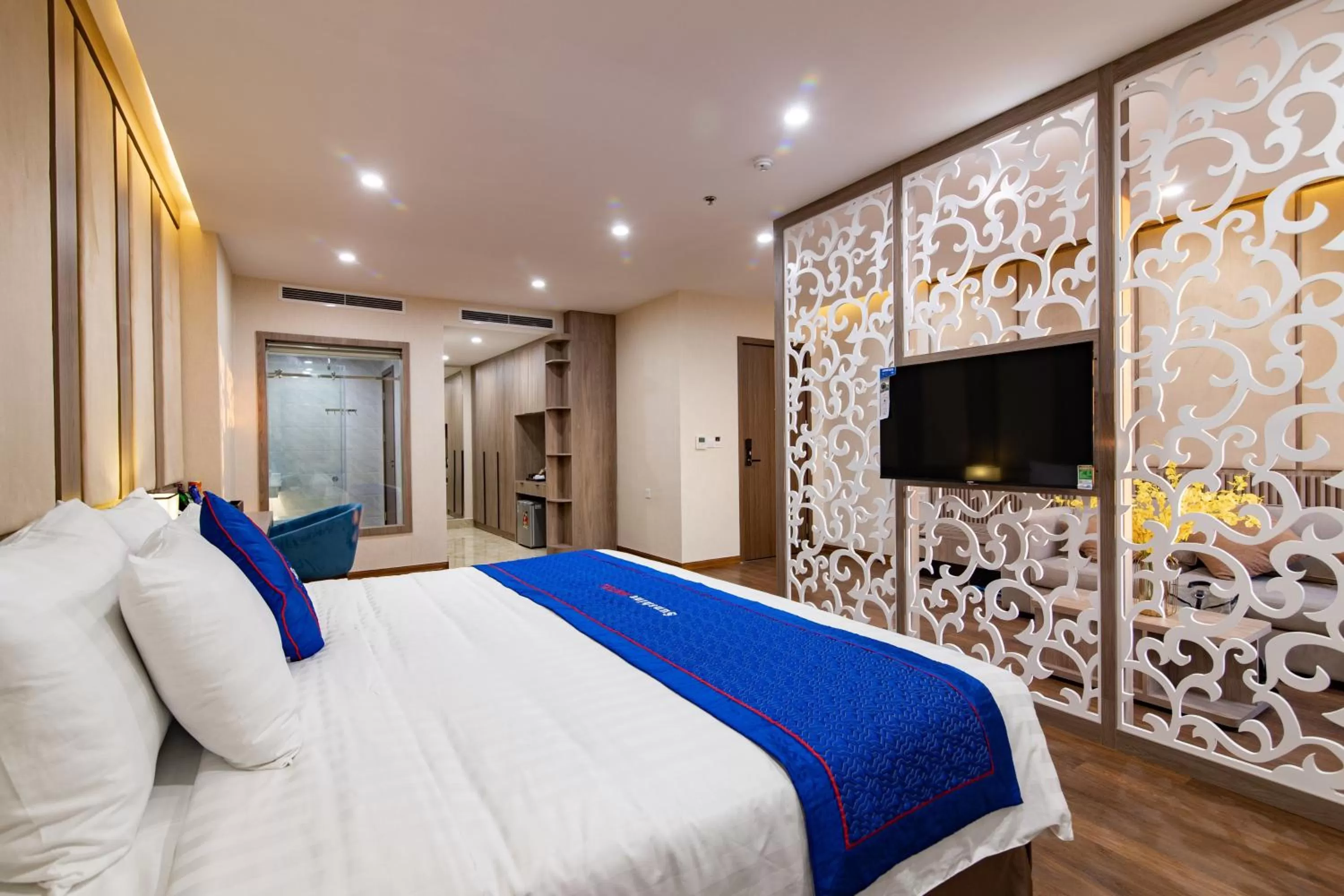 TV and multimedia, Bed in Sunshine Hotel Móng Cái